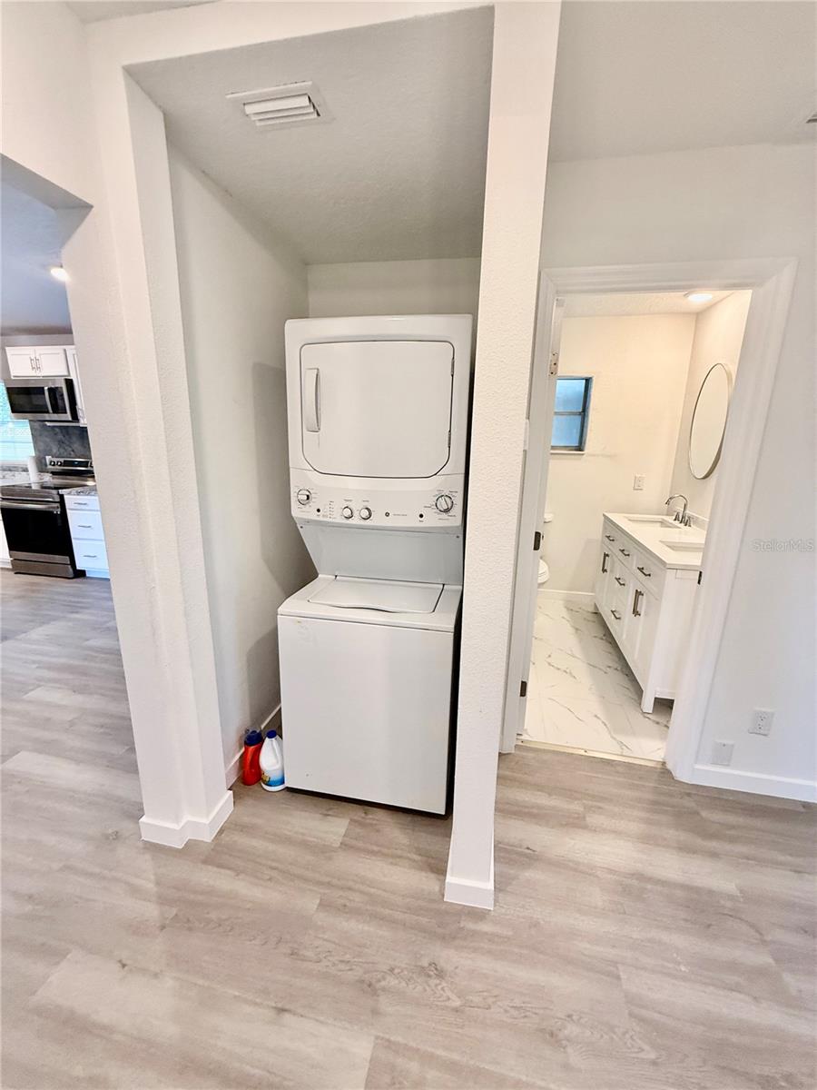 Image 15 of 19 For 748 Parkview Place