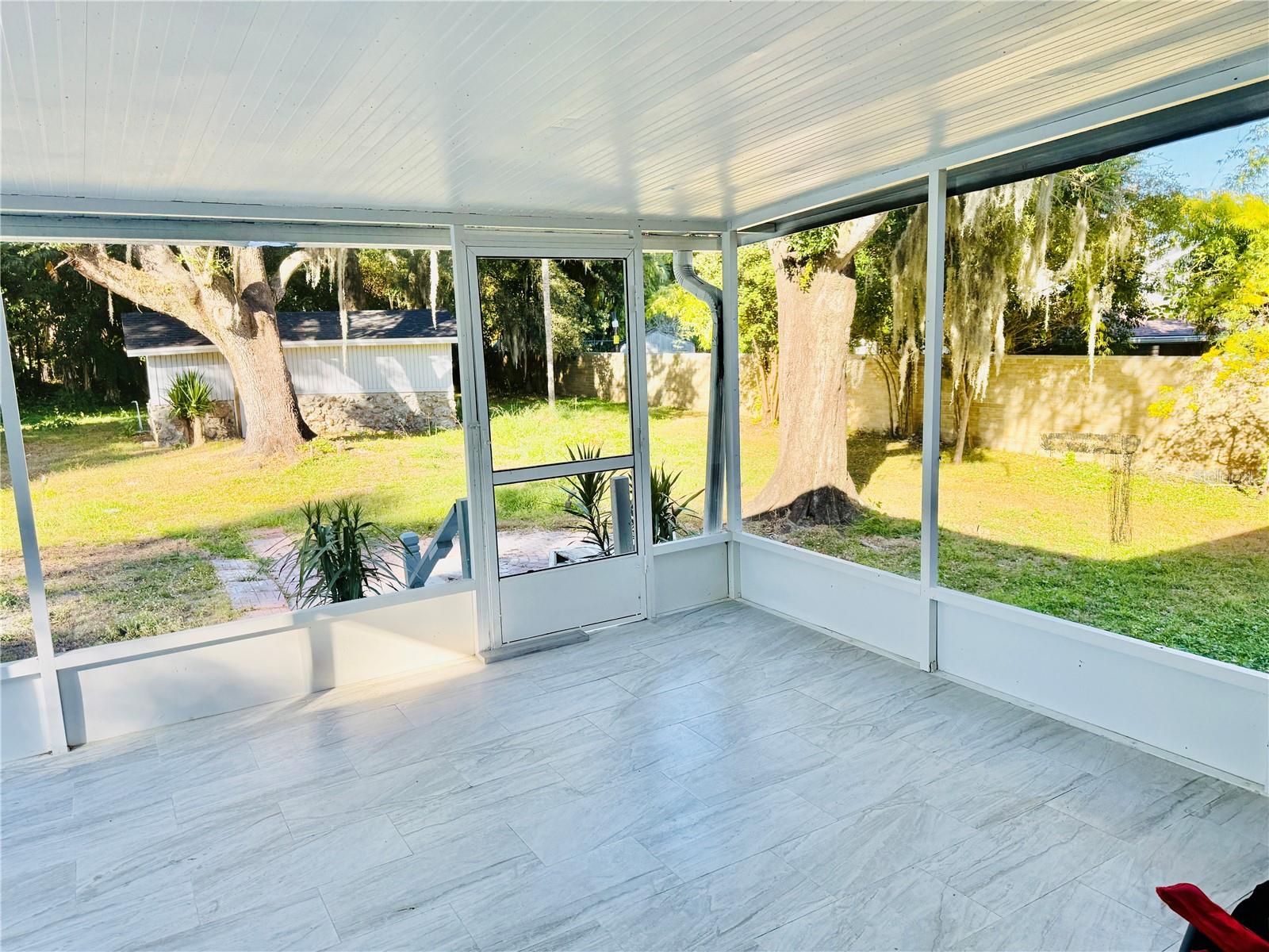 Image 16 of 19 For 748 Parkview Place