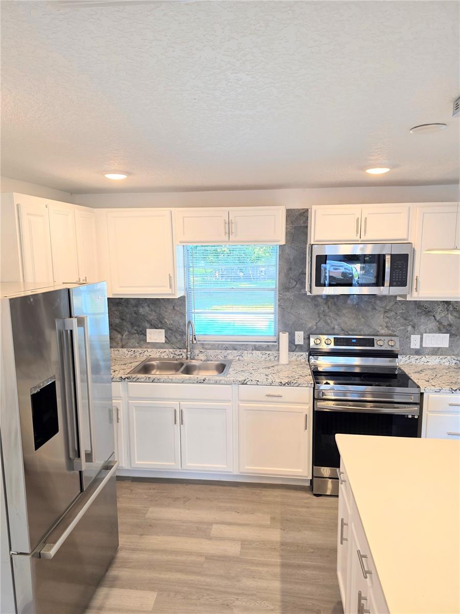 Image 5 of 19 For 748 Parkview Place