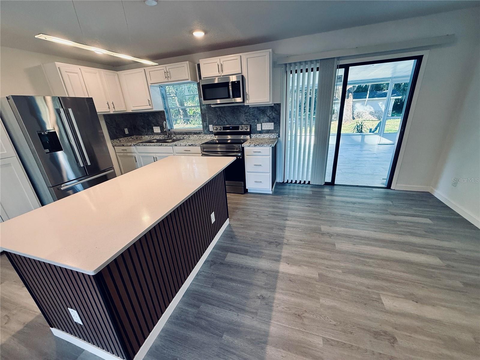 Image 8 of 19 For 748 Parkview Place