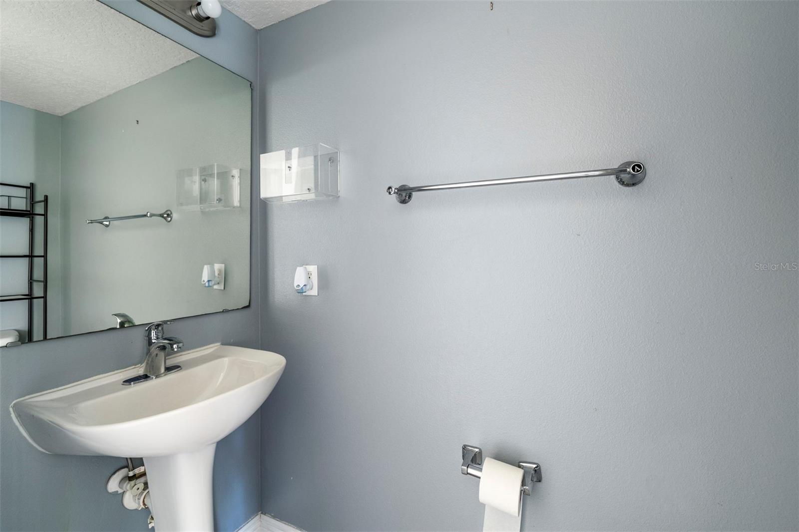 Image 11 of 30 For 420 Blake Avenue