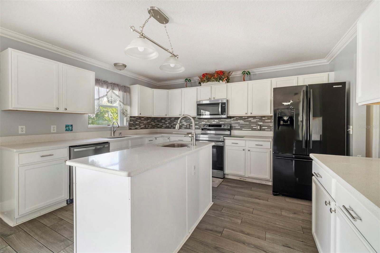 Image 7 of 30 For 420 Blake Avenue