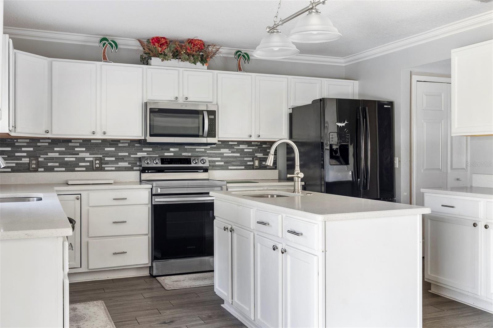 Image 8 of 30 For 420 Blake Avenue