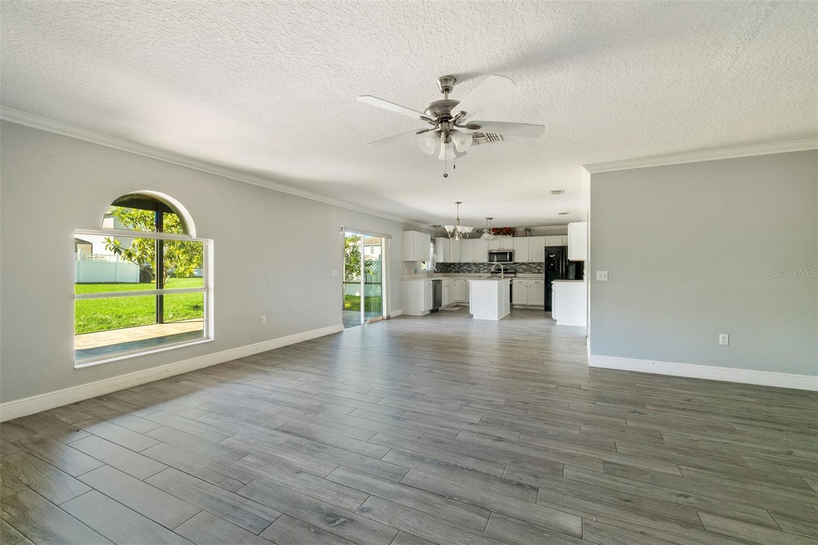 Image 9 of 30 For 420 Blake Avenue