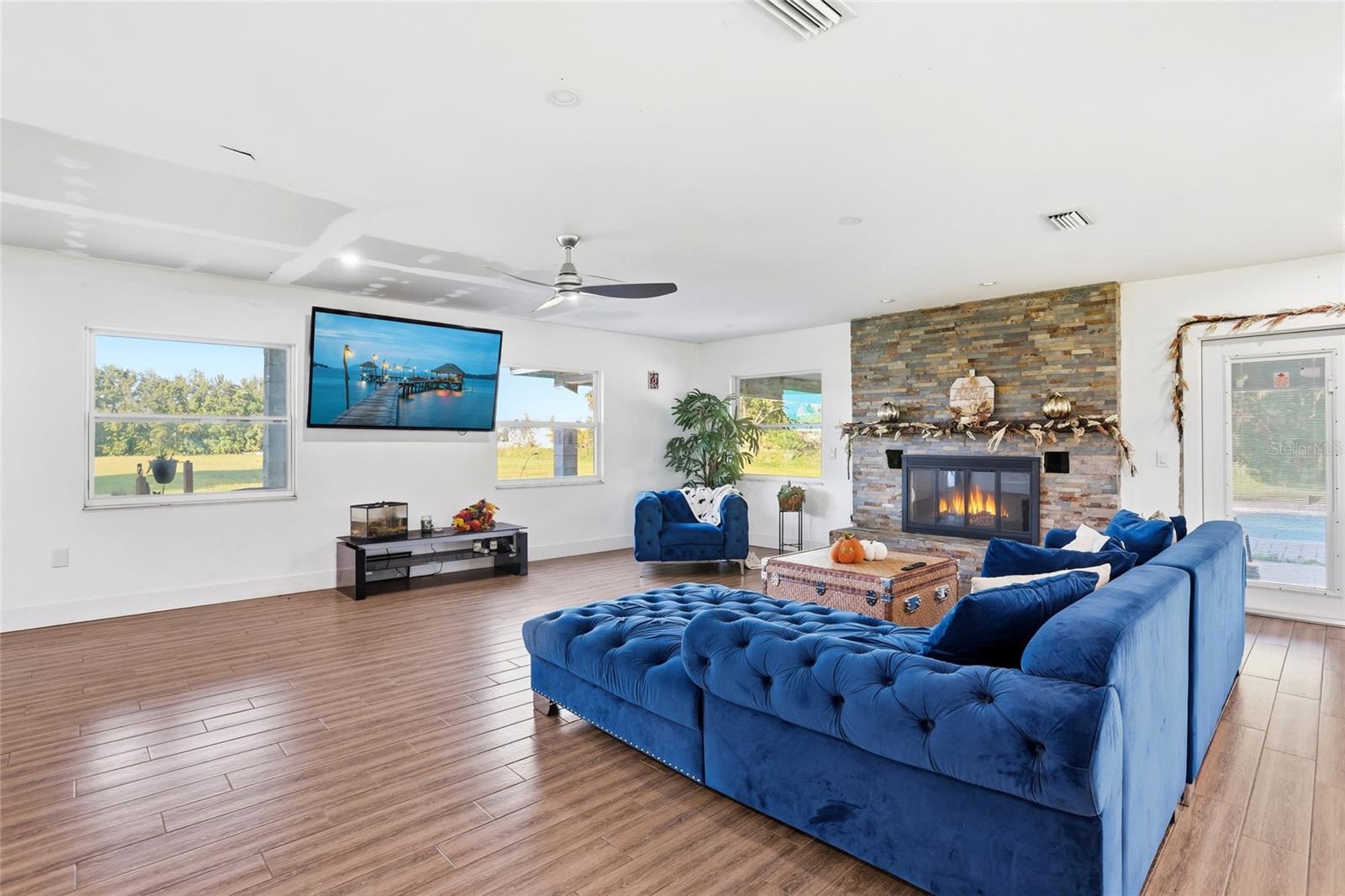 Image 17 of 50 For 3200 Harbor Road