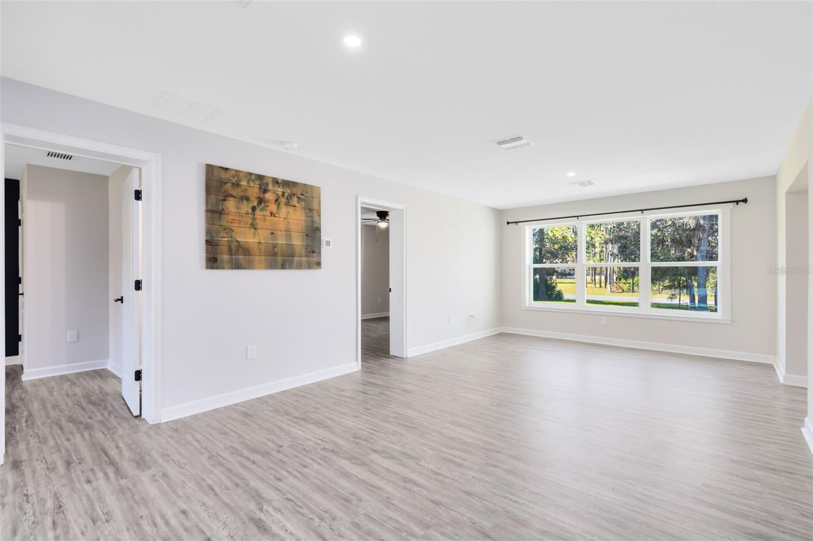 Listing photo id 10 for 2049 Eldorado Court