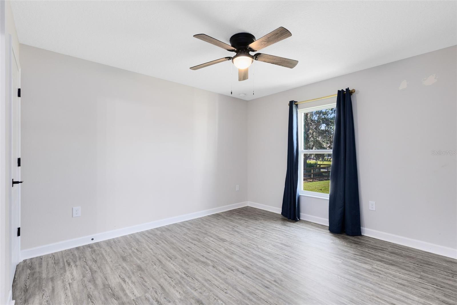 Listing photo id 13 for 2049 Eldorado Court