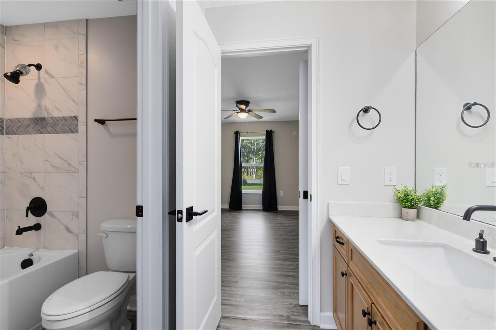 Listing photo id 14 for 2049 Eldorado Court