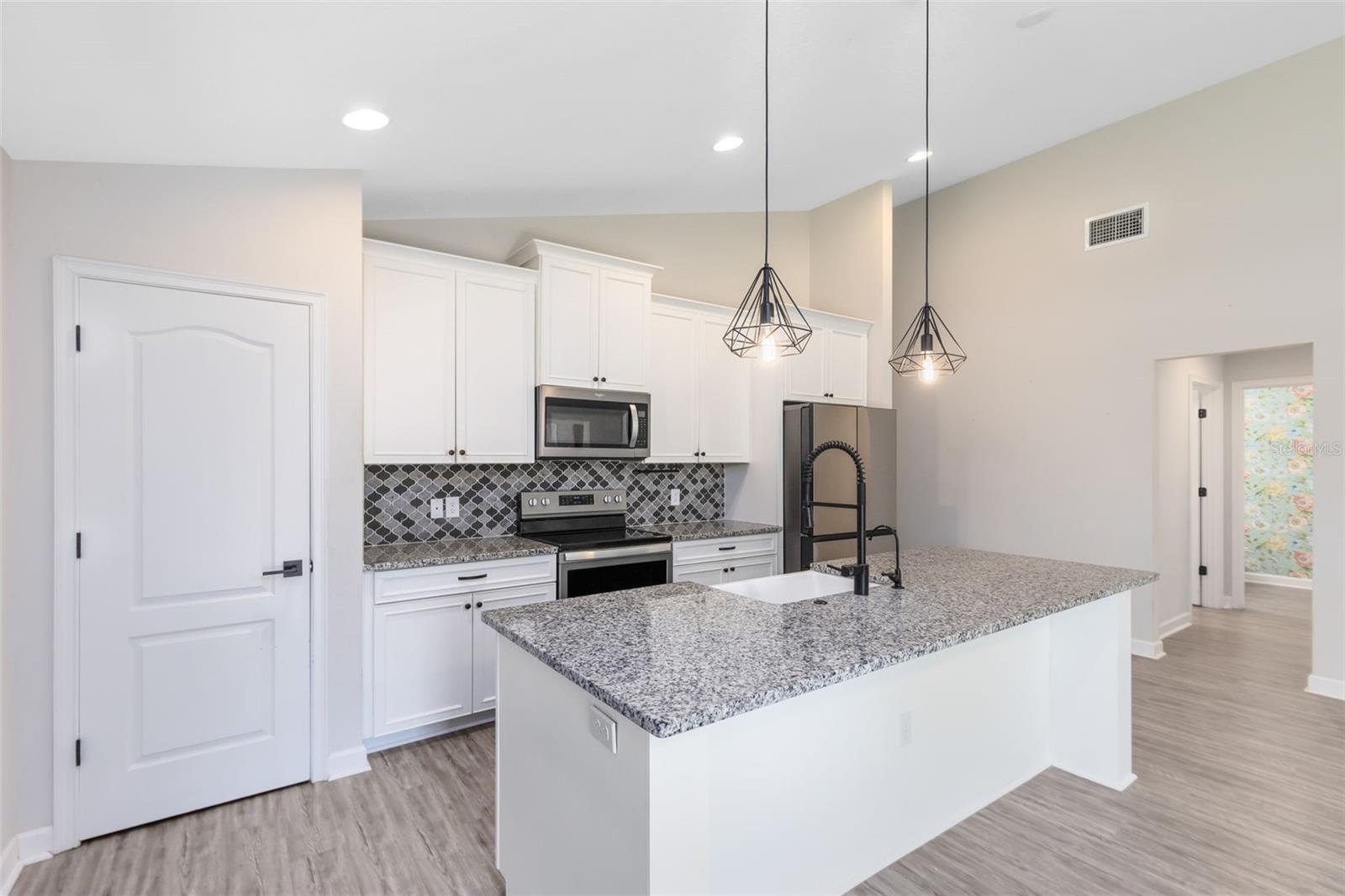 Listing photo id 1 for 2049 Eldorado Court