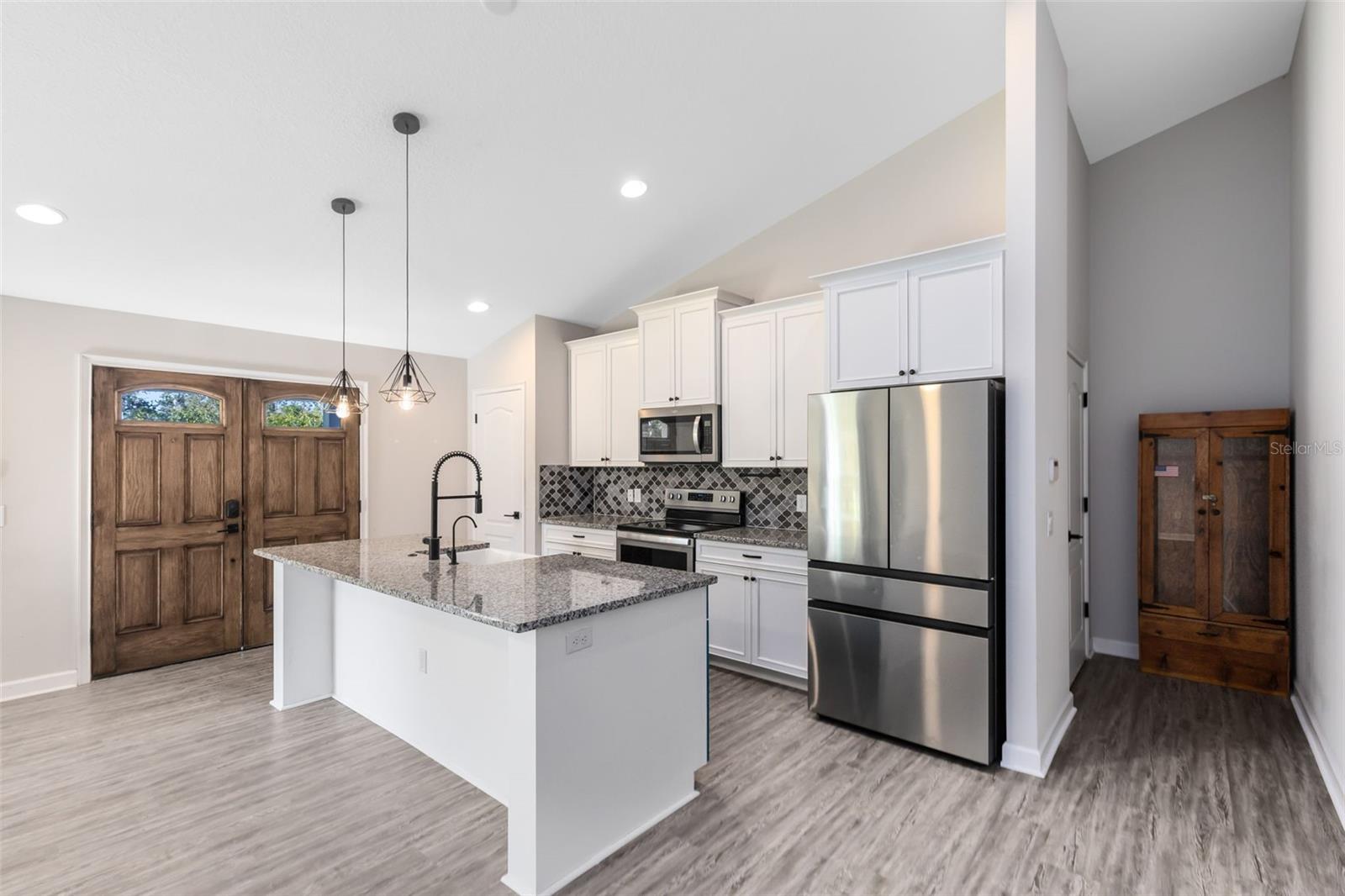 Listing photo id 3 for 2049 Eldorado Court