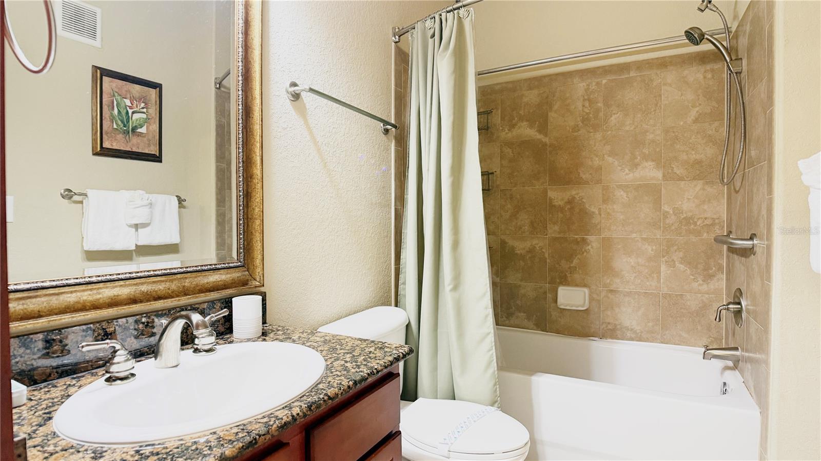 Image 15 of 25 For 901 Charo Parkway 735