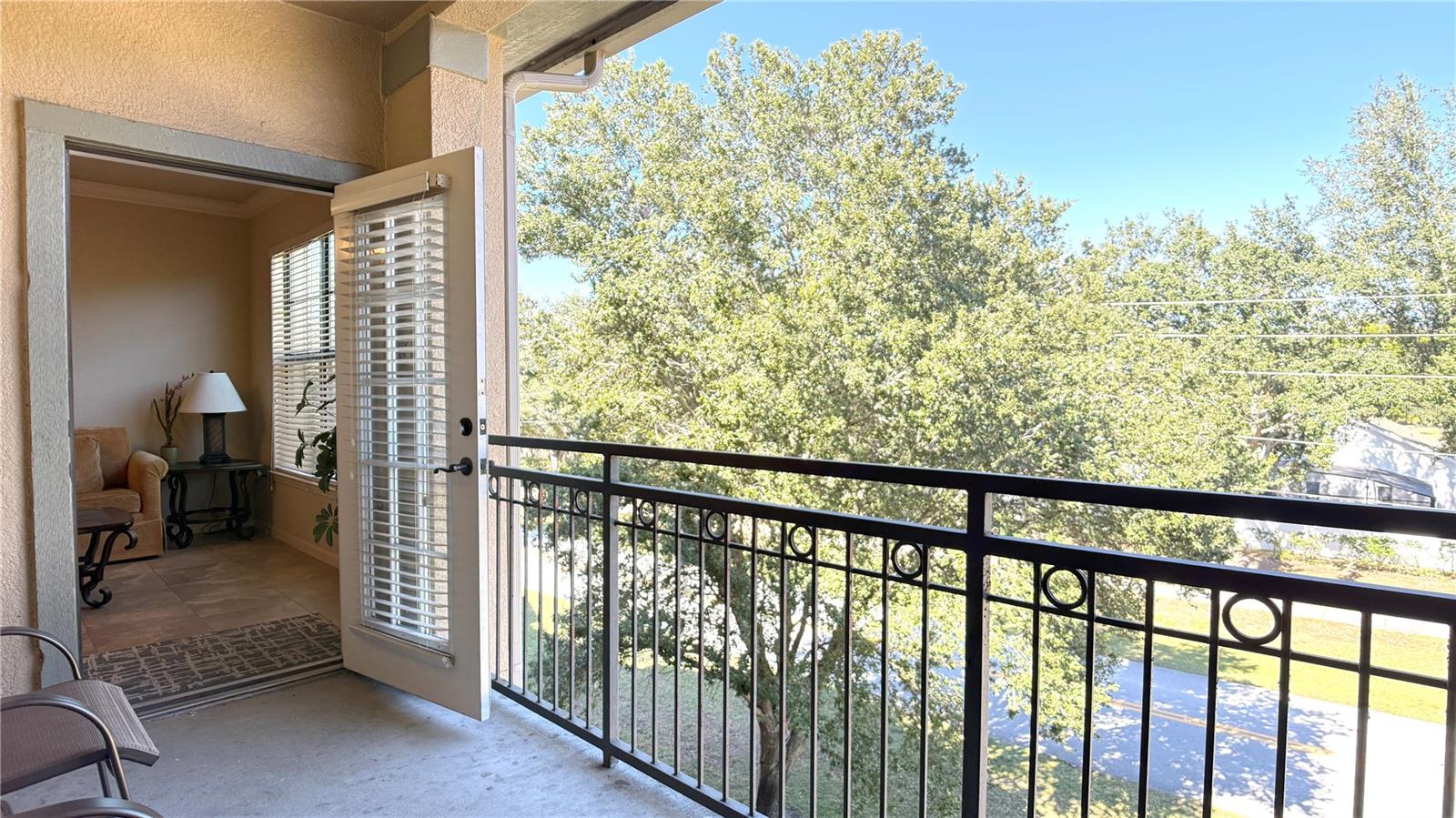 Image 16 of 25 For 901 Charo Parkway 735