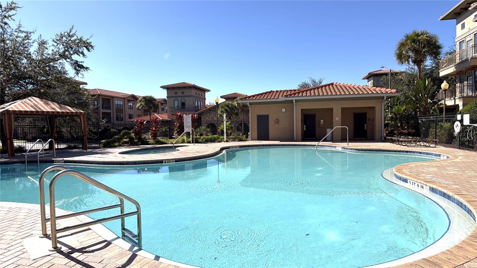 Image 19 of 25 For 901 Charo Parkway 735