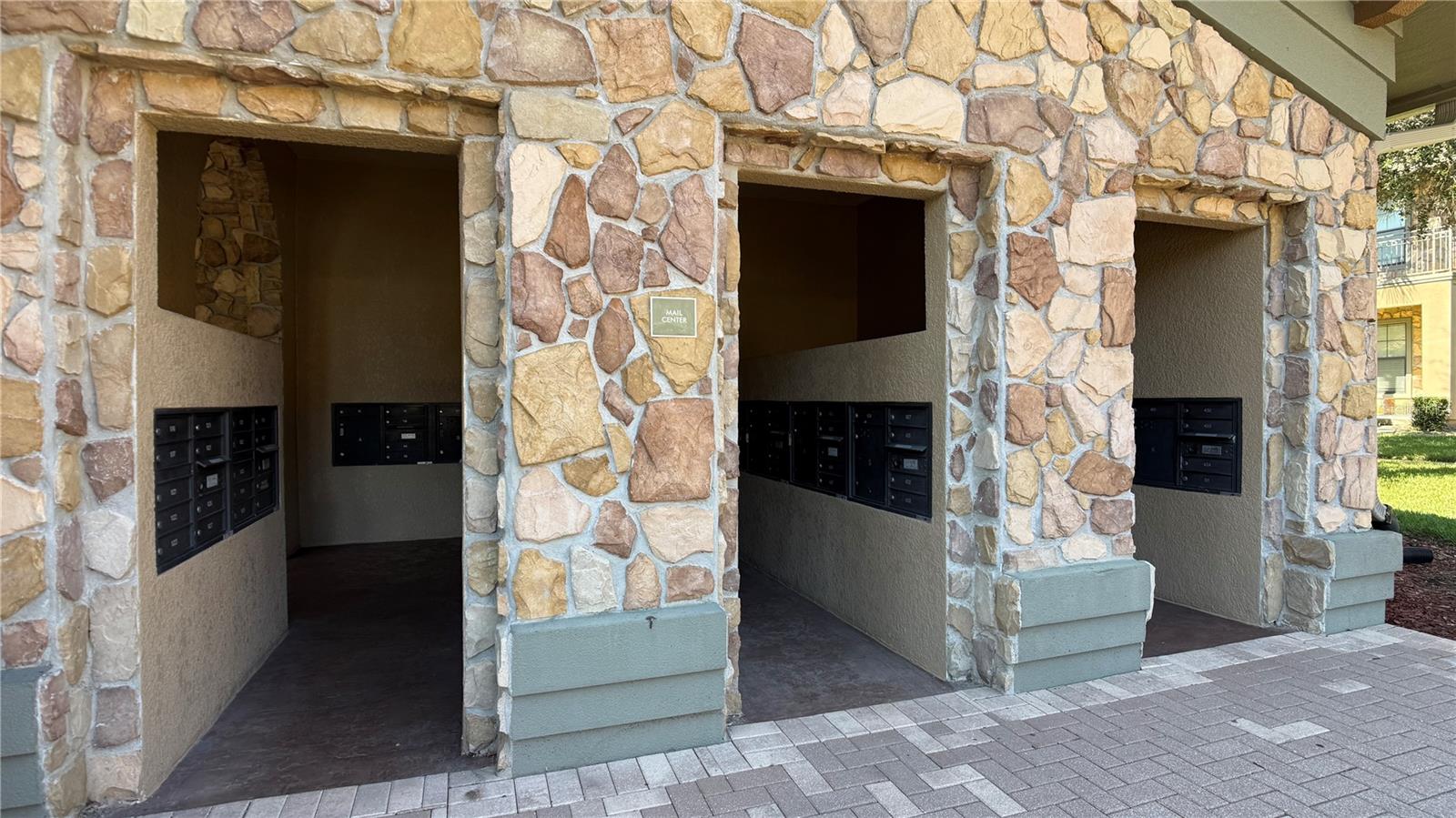 Image 24 of 25 For 901 Charo Parkway 735