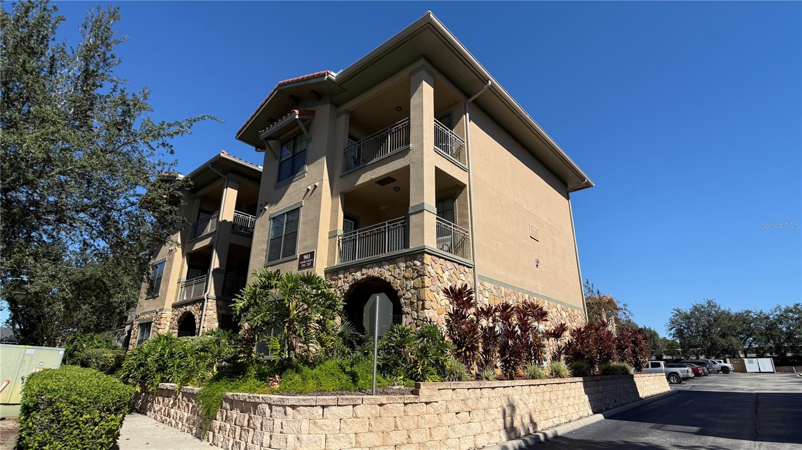 Image 25 of 25 For 901 Charo Parkway 735