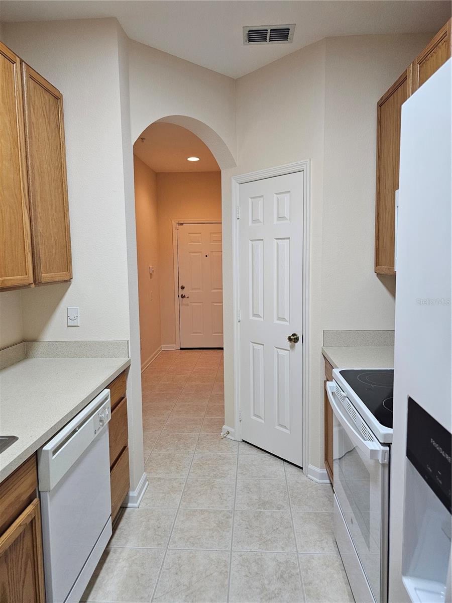 Image 6 of 36 For 6100 Stevenson Drive 104