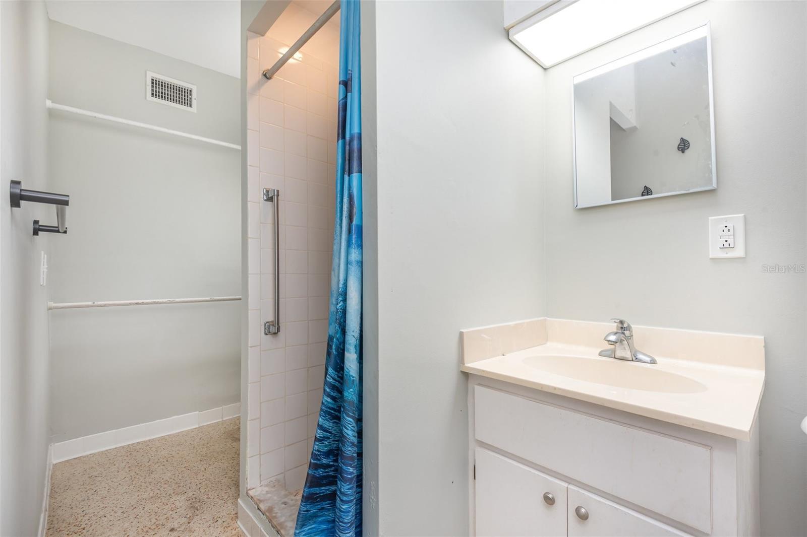 Image 22 of 37 For 664 8th Street