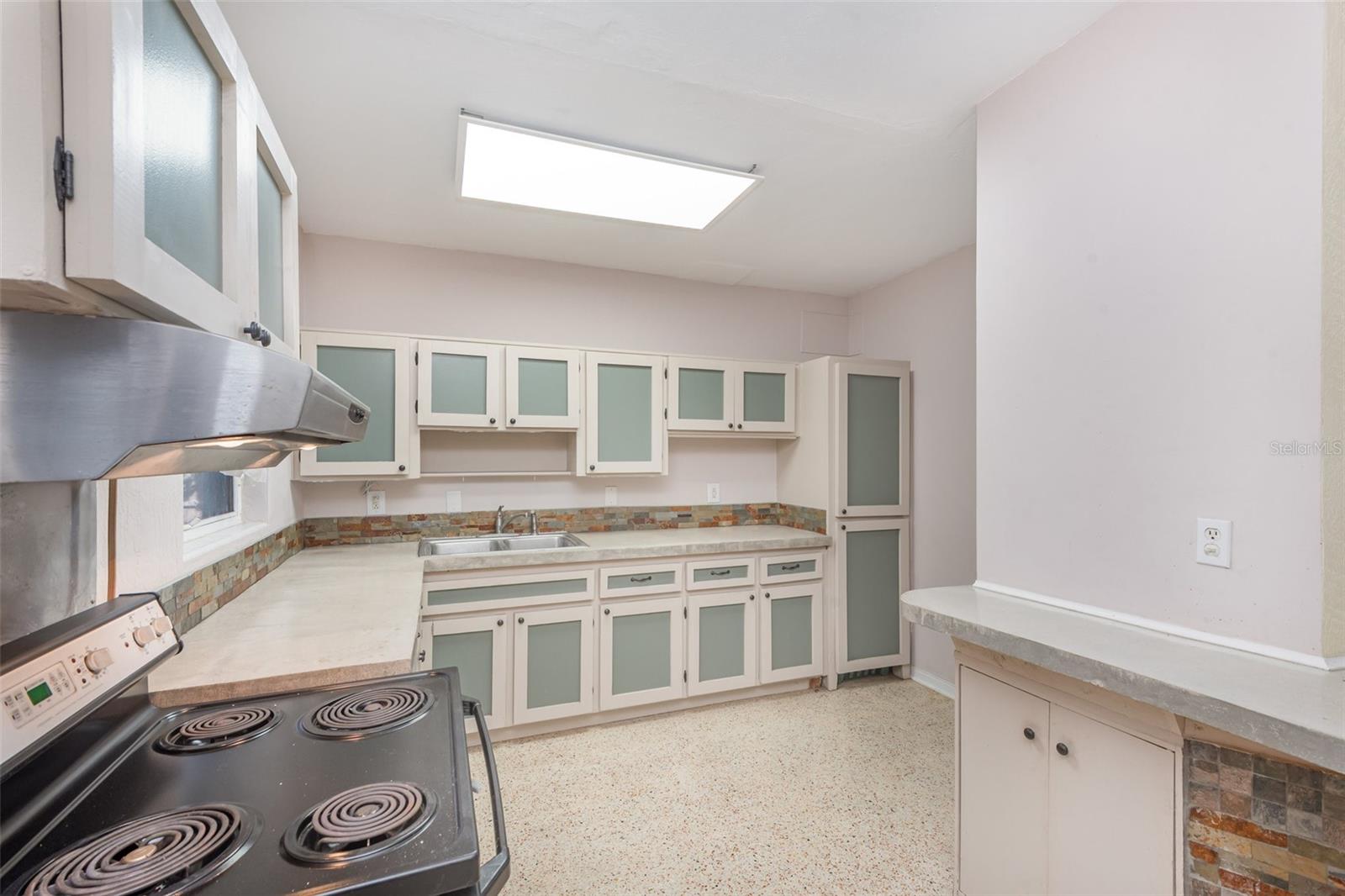 Image 3 of 37 For 664 8th Street