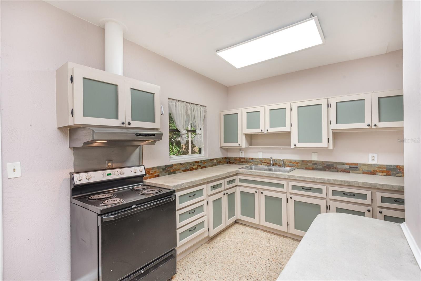 Image 6 of 37 For 664 8th Street