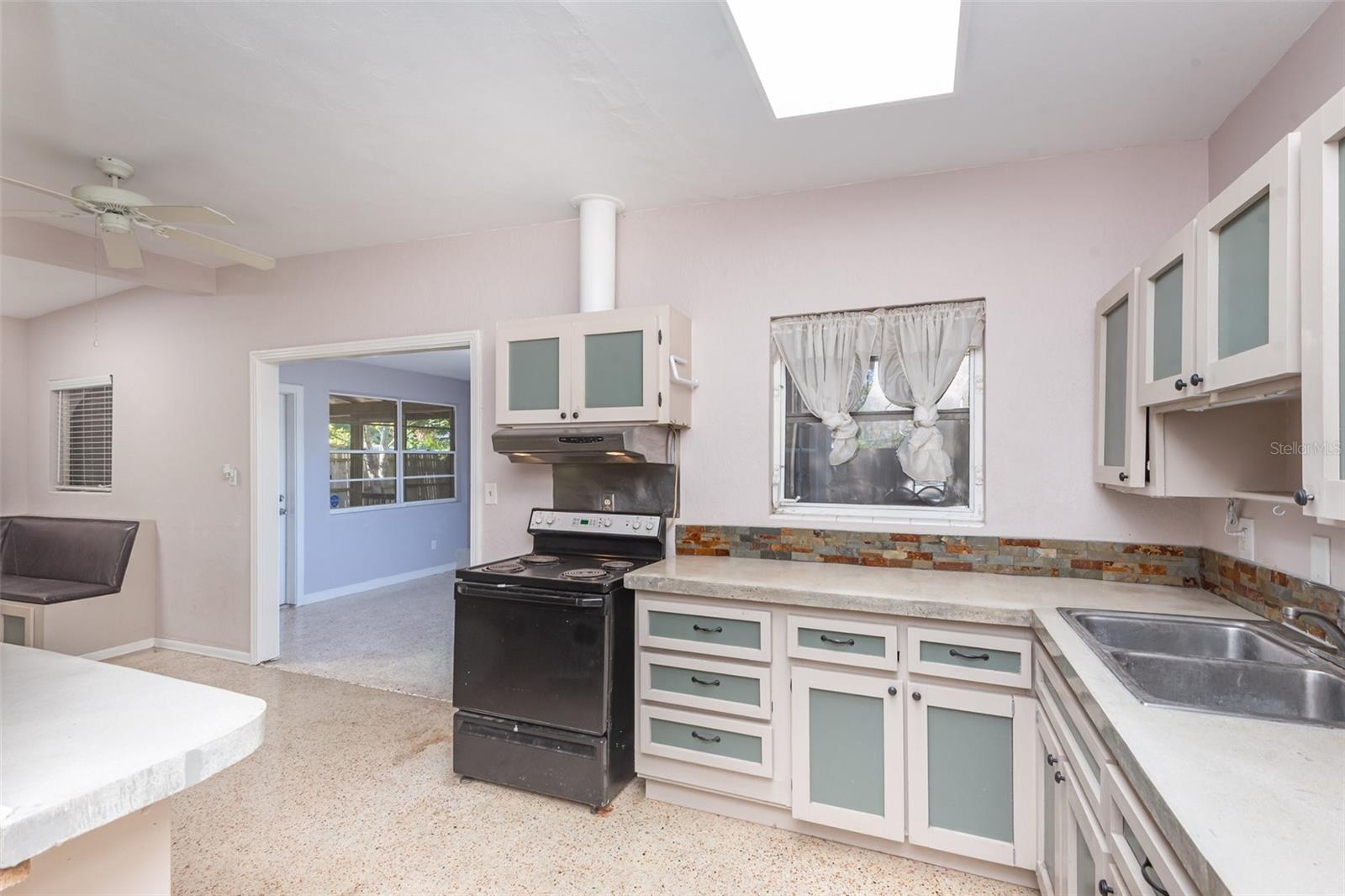 Image 7 of 37 For 664 8th Street