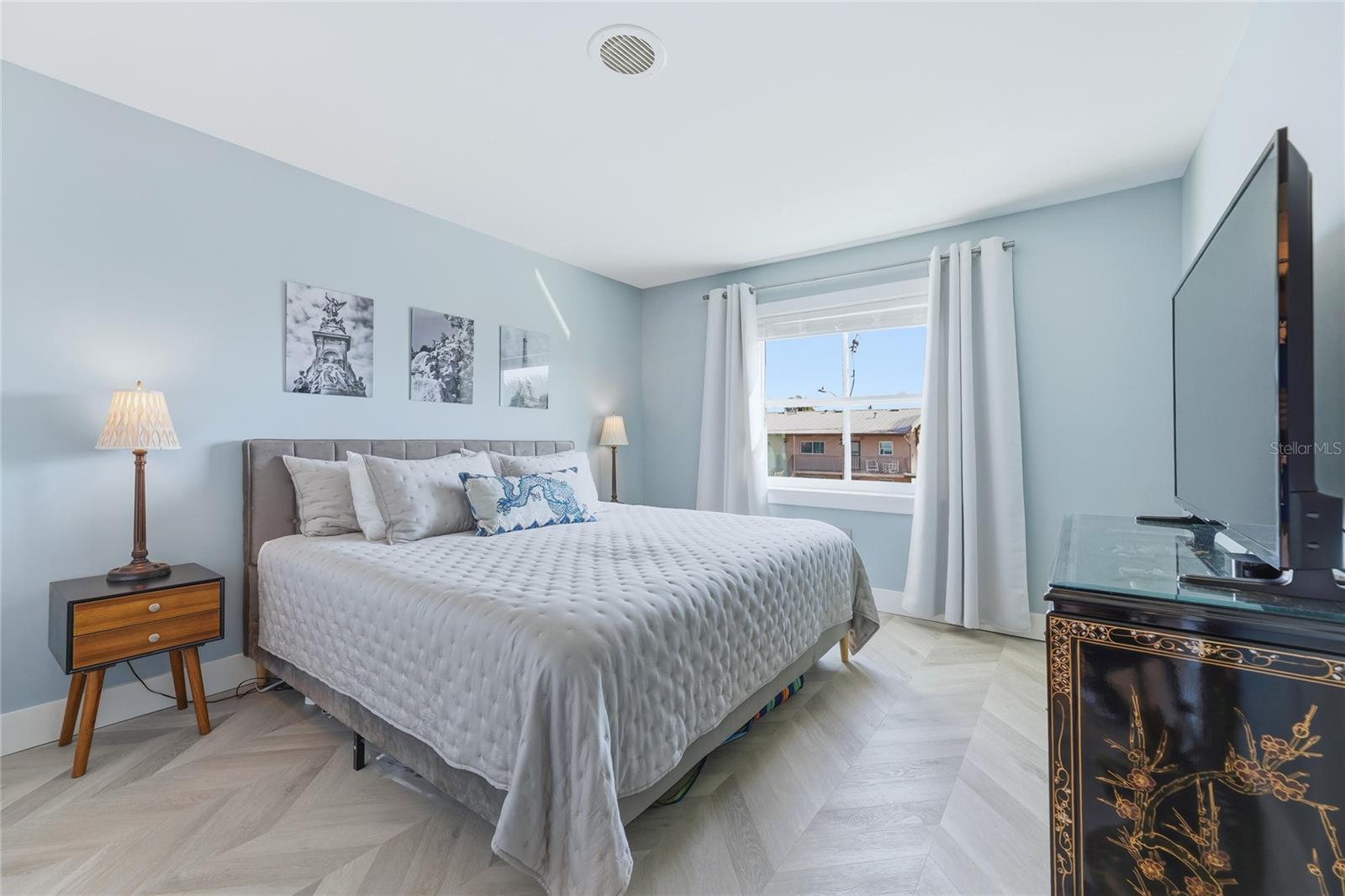 Image 14 of 28 For 351 Taylor Avenue 16