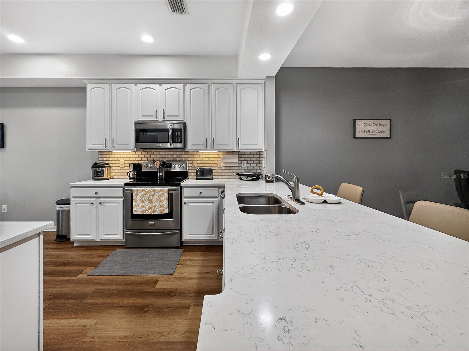 Image 10 of 38 For 9422 Myrtle Creek Lane 811