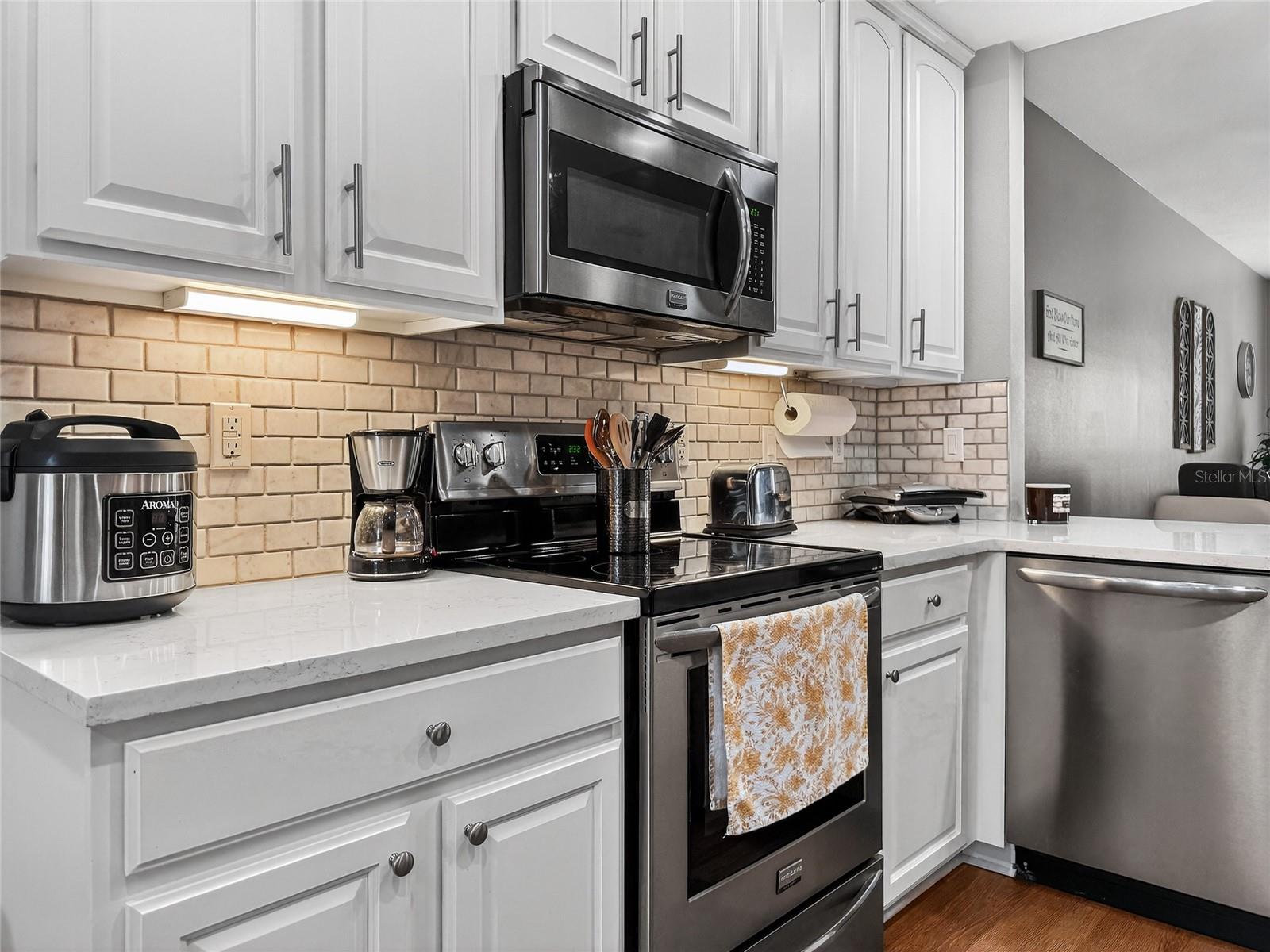 Image 12 of 38 For 9422 Myrtle Creek Lane 811