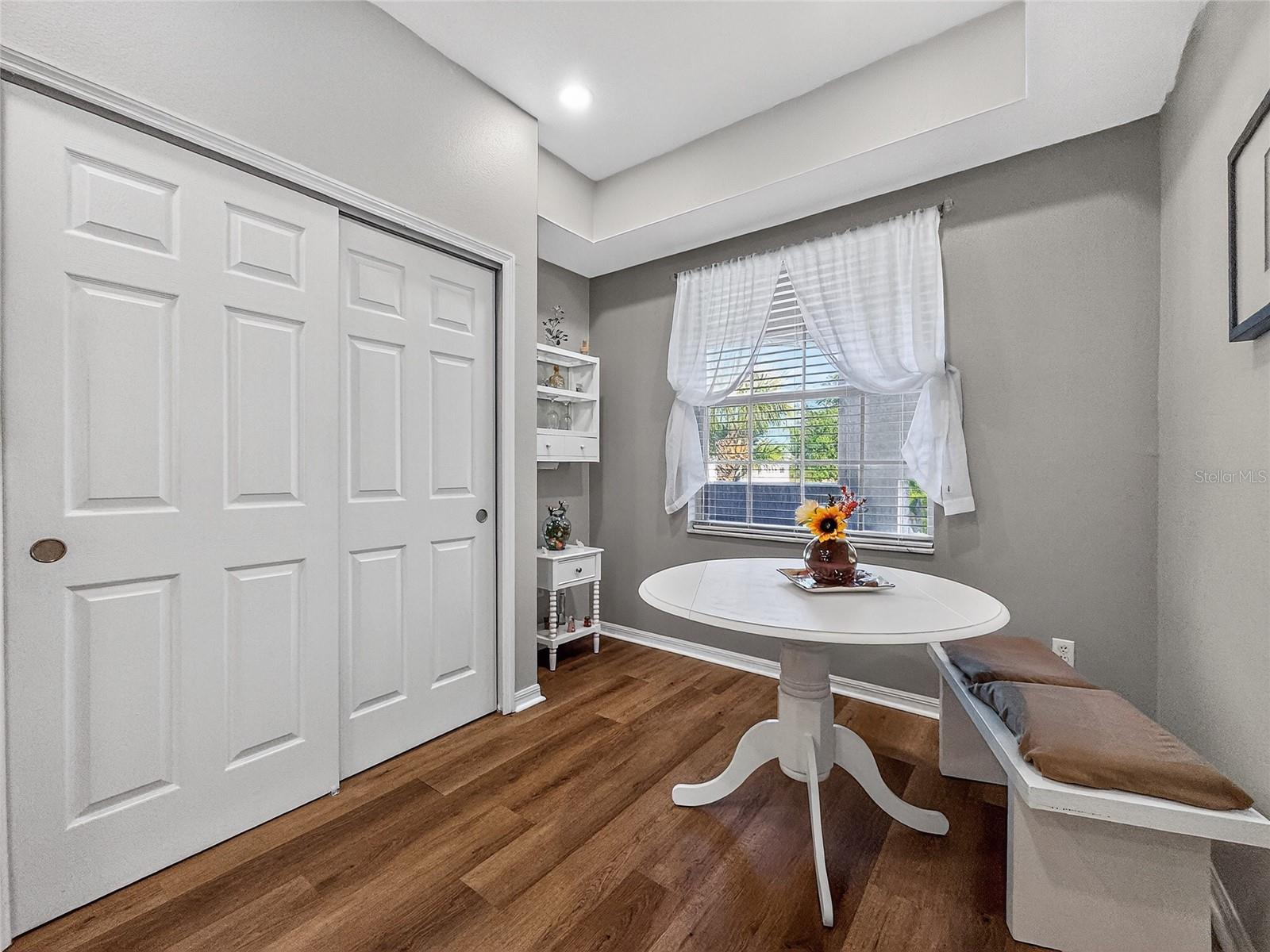 Image 13 of 38 For 9422 Myrtle Creek Lane 811