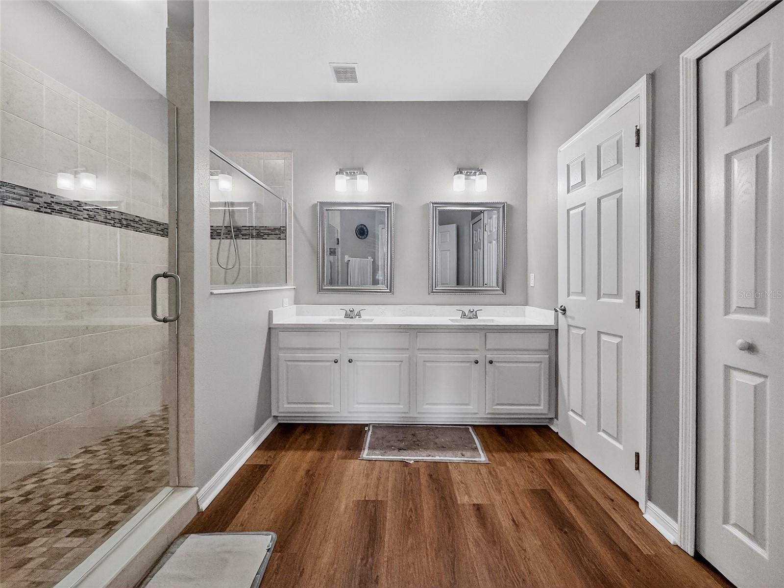 Image 19 of 38 For 9422 Myrtle Creek Lane 811