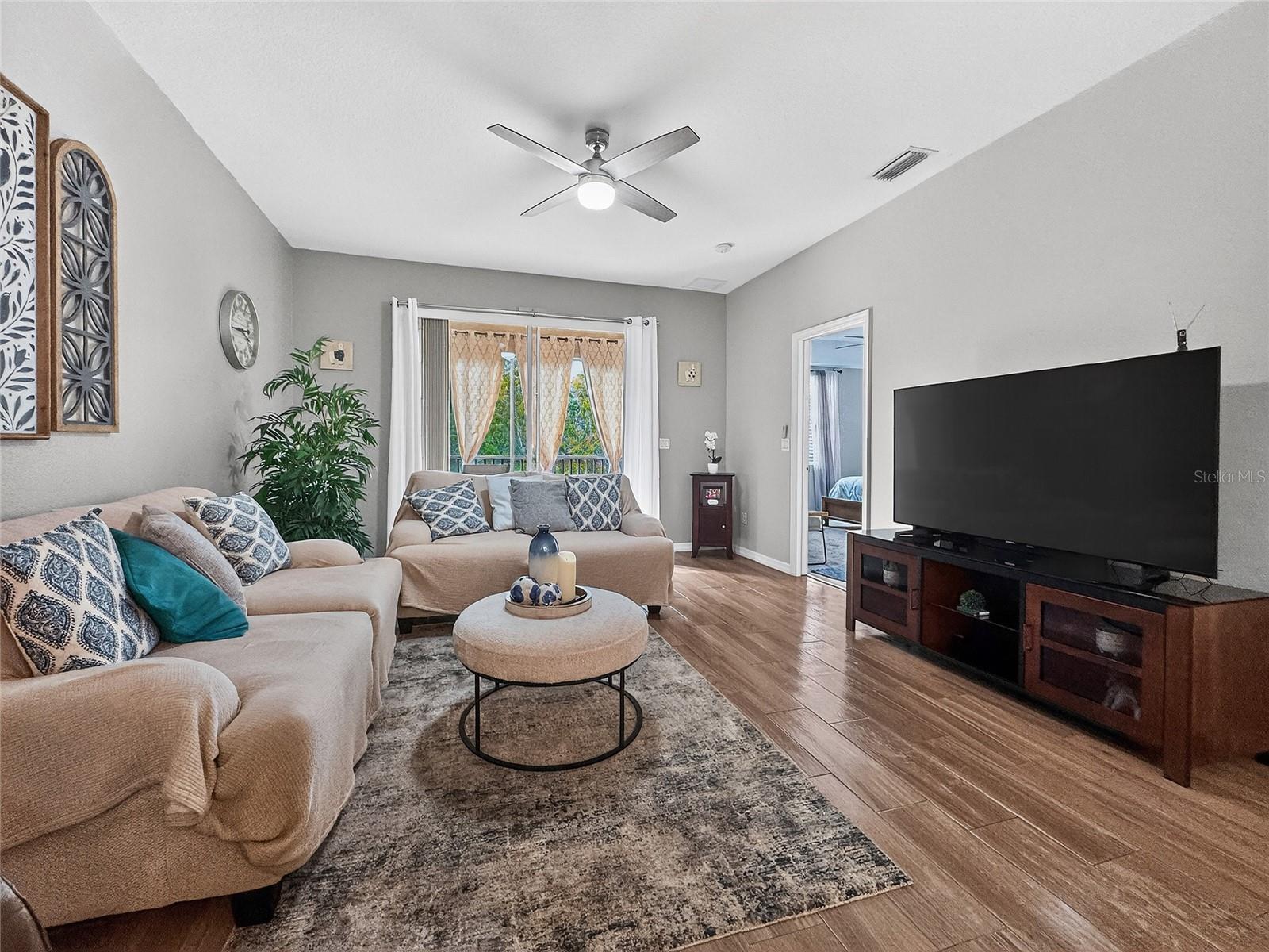 Image 5 of 38 For 9422 Myrtle Creek Lane 811