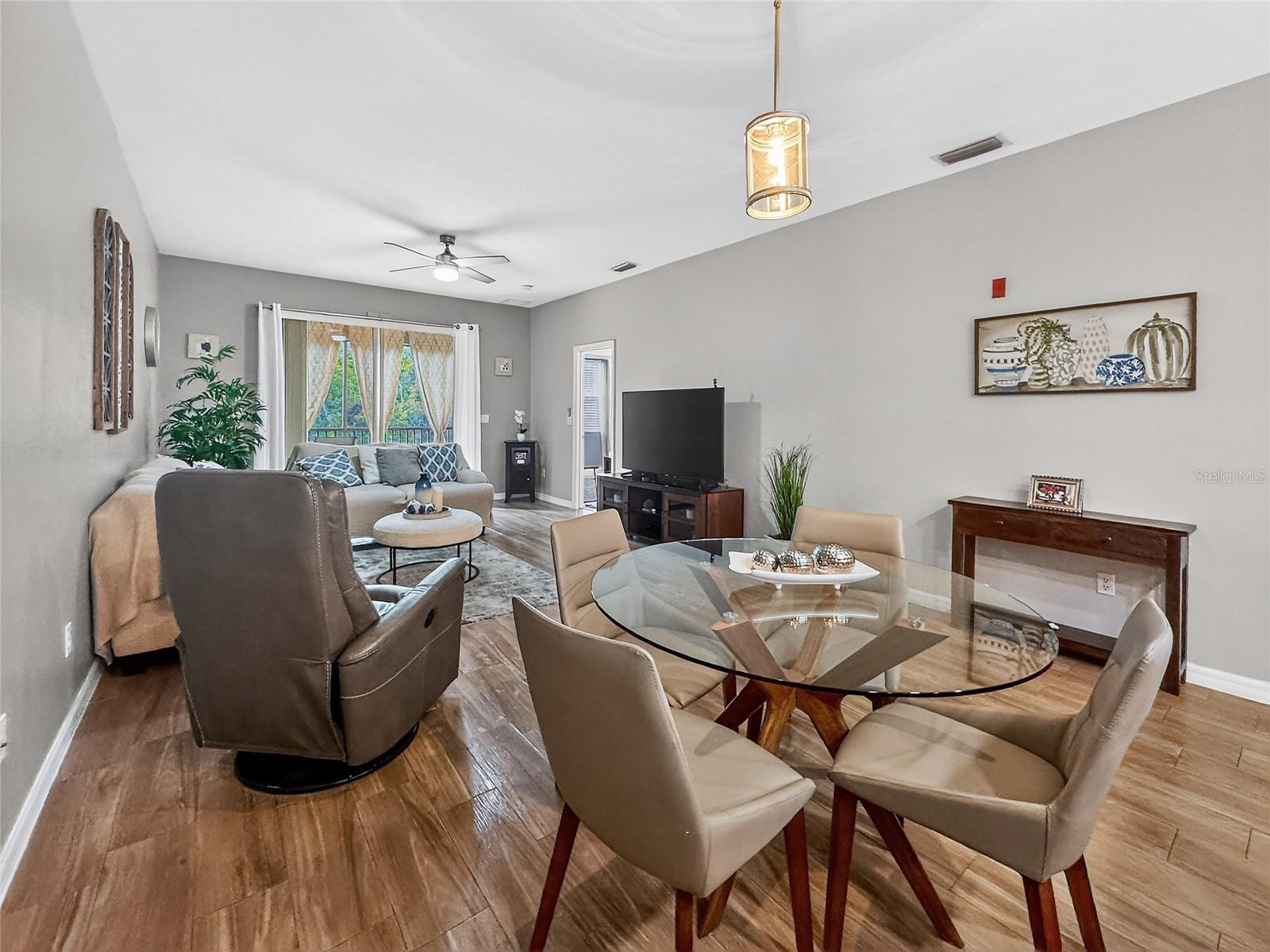 Image 6 of 38 For 9422 Myrtle Creek Lane 811