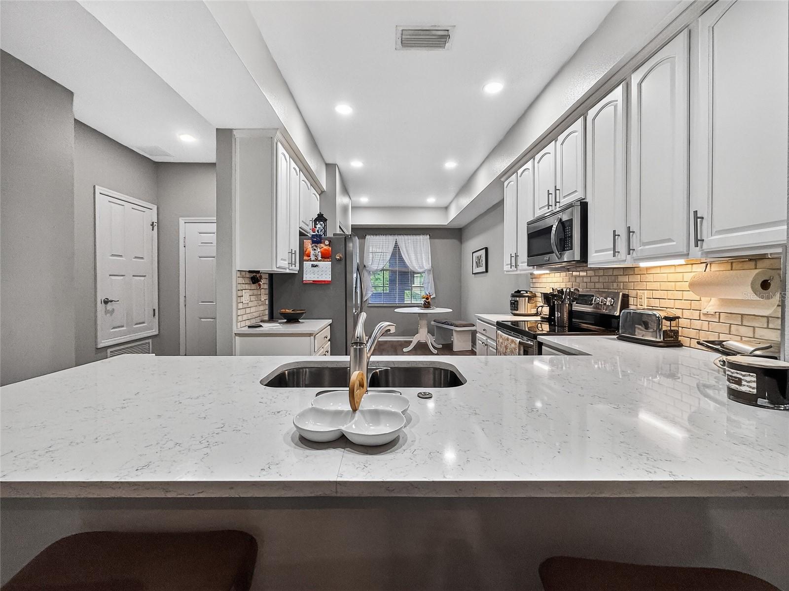 Image 9 of 38 For 9422 Myrtle Creek Lane 811