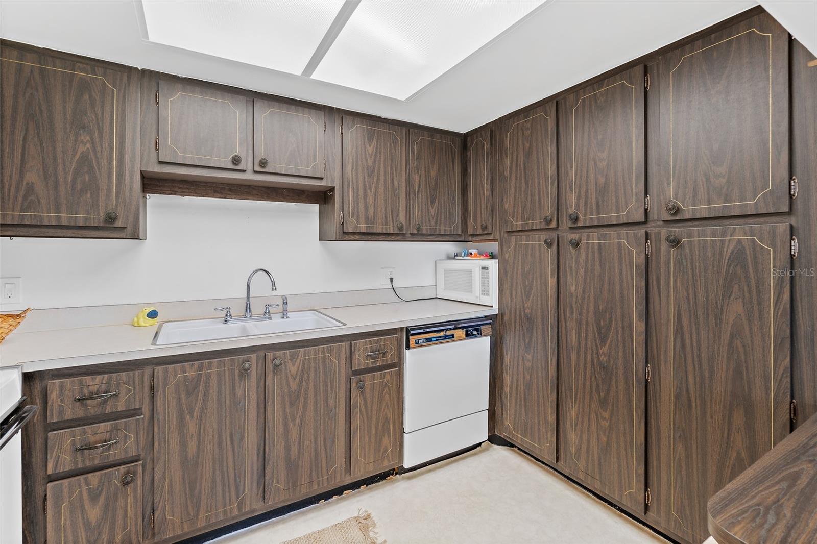 Image 29 of 36 For 200 Cape Shores Circle 6g