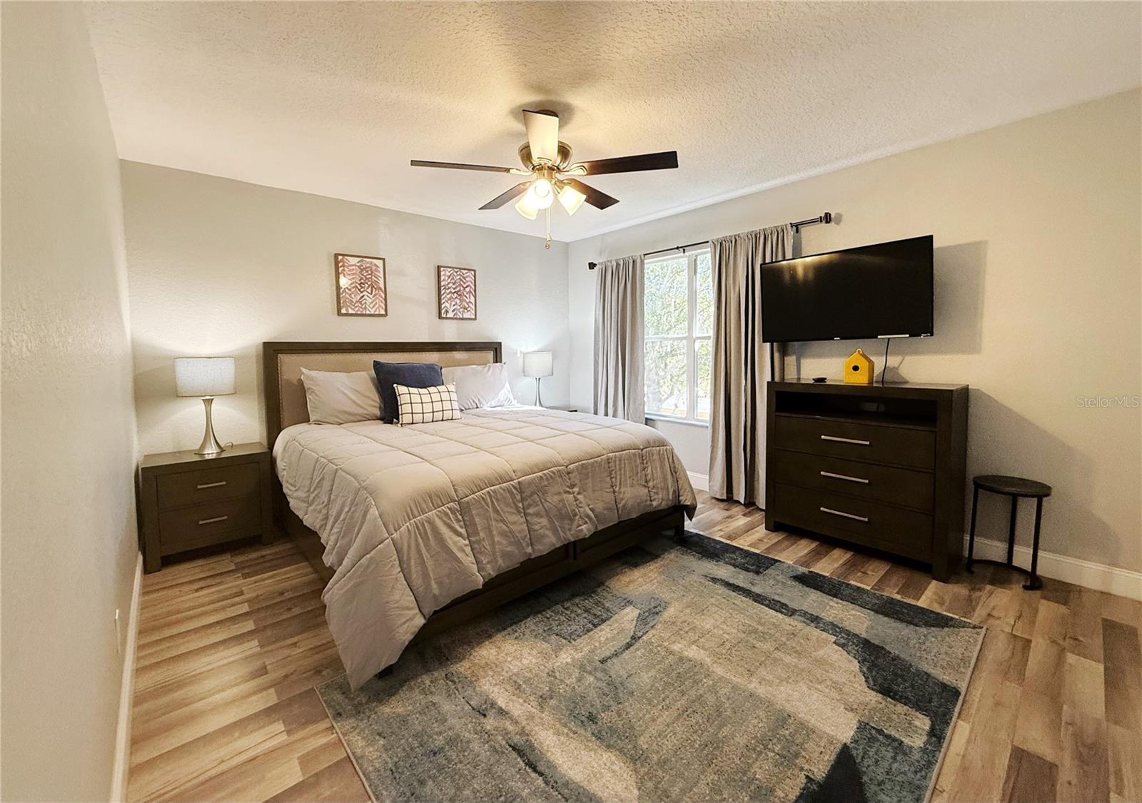 Image 17 of 36 For 487 La Mirage Street