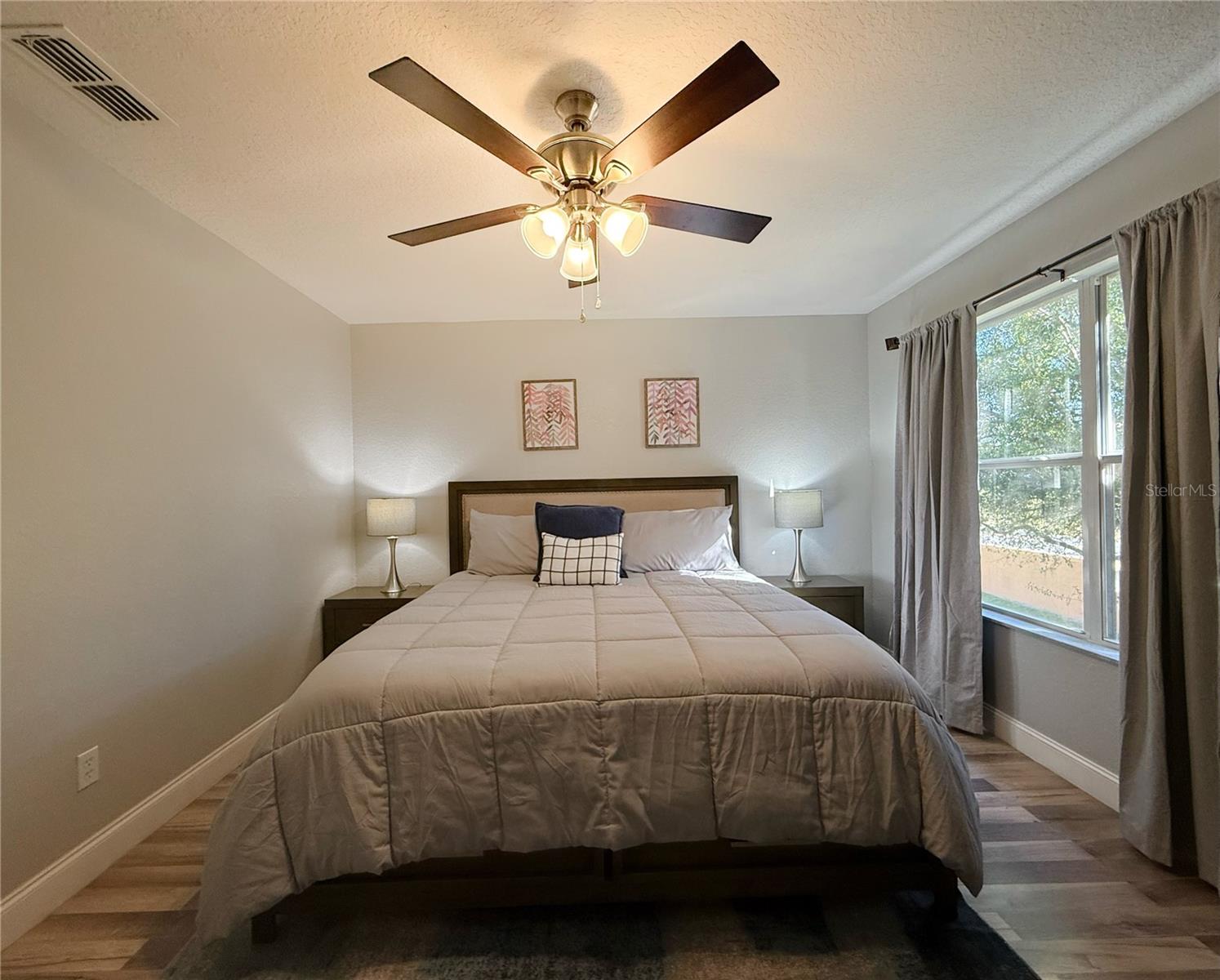 Image 18 of 36 For 487 La Mirage Street