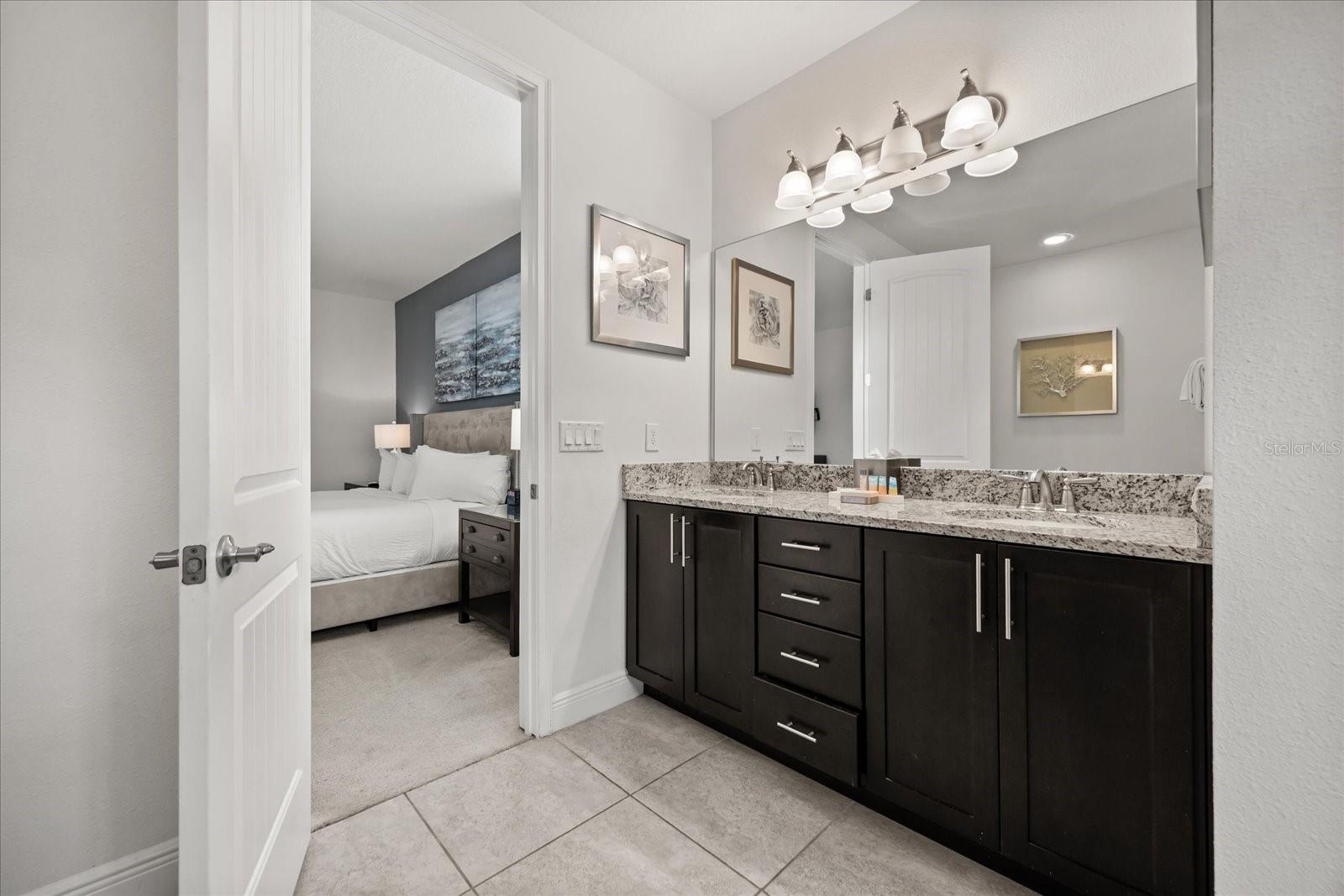 Image 11 of 38 For 300 Pendant Court