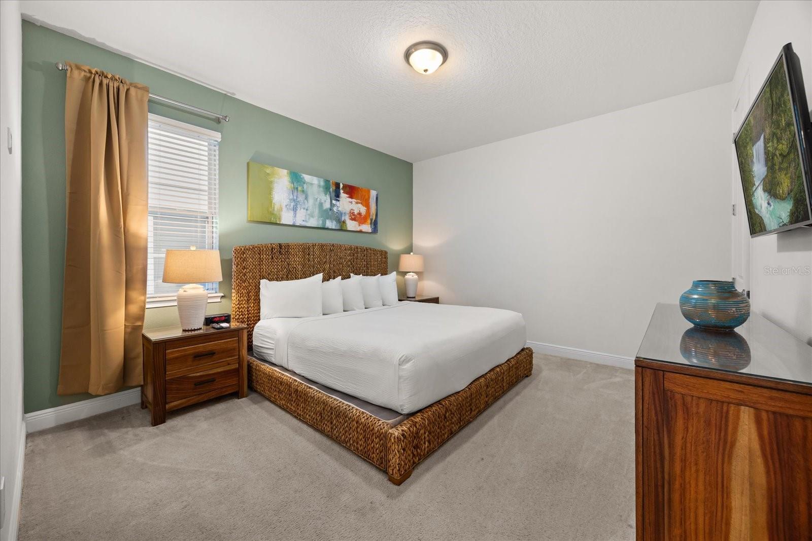 Image 19 of 38 For 300 Pendant Court