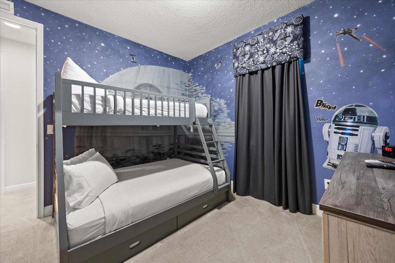 Image 21 of 38 For 300 Pendant Court