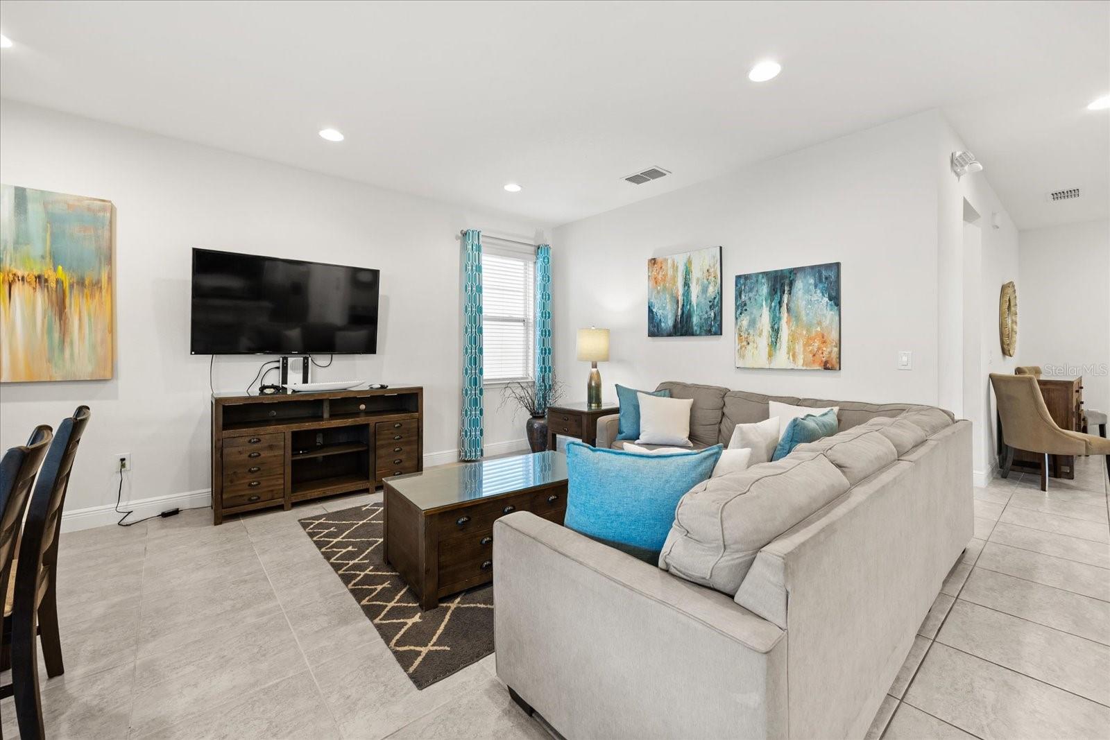 Image 9 of 38 For 300 Pendant Court