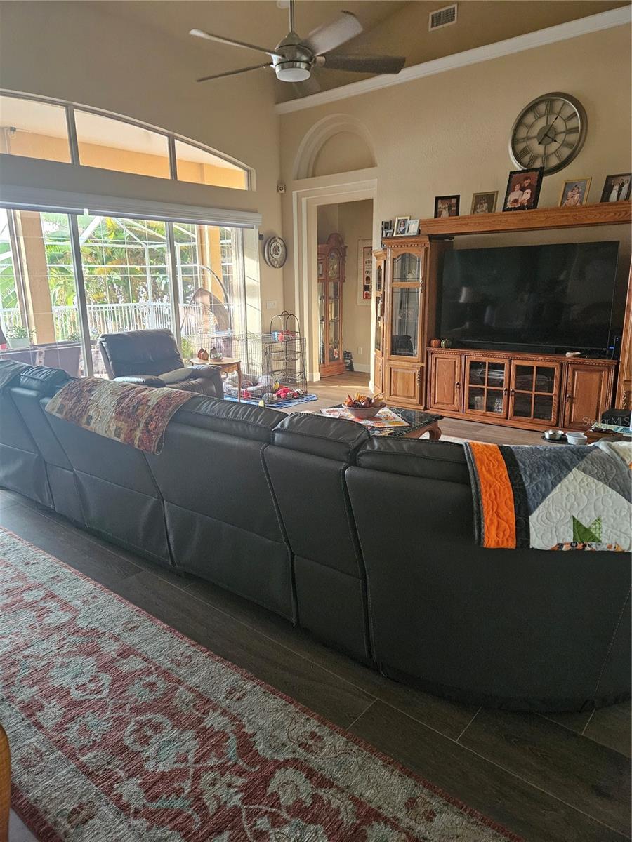 Image 11 of 45 For 116 Raintree Court