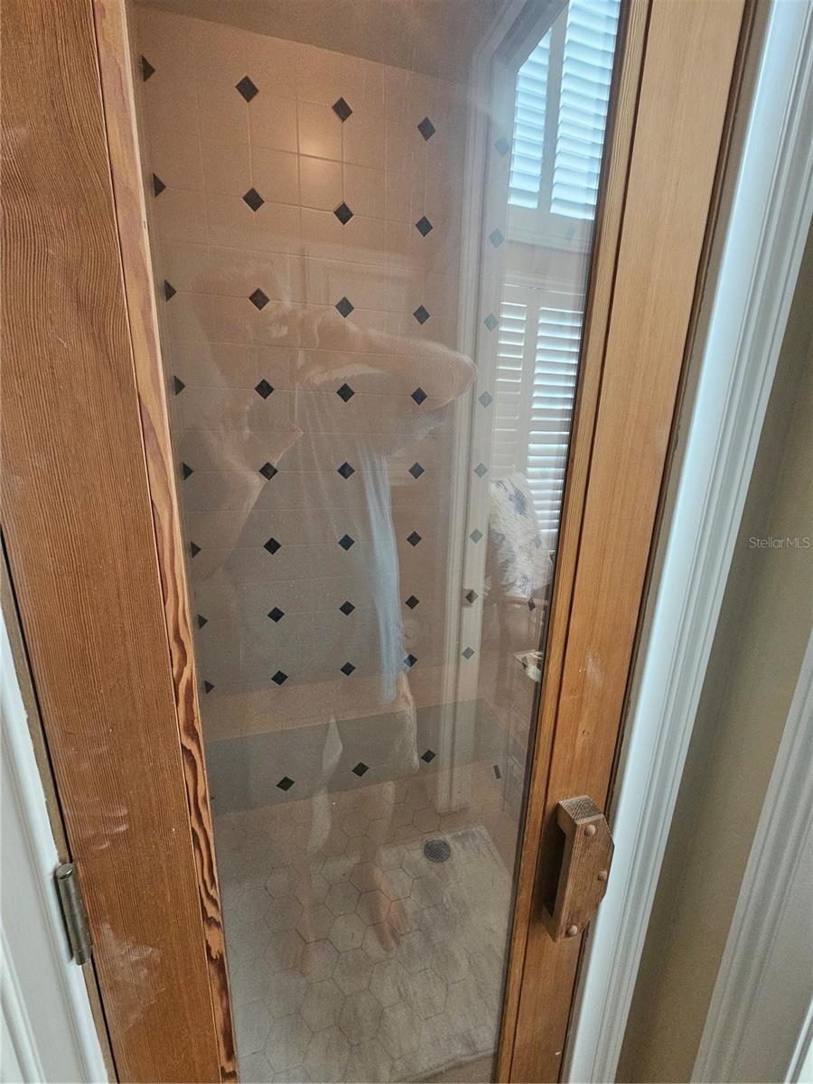 Image 16 of 45 For 116 Raintree Court