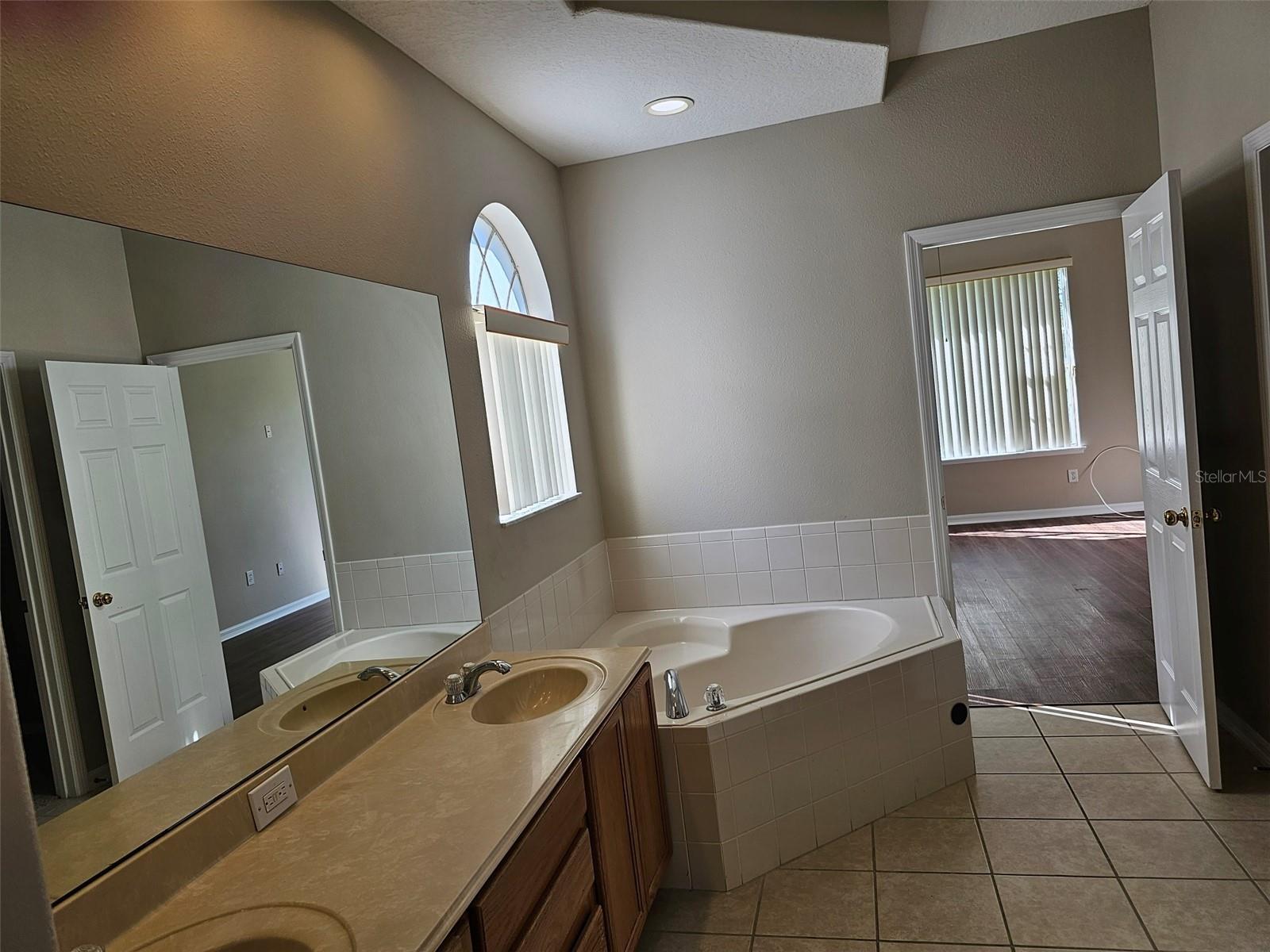 Image 14 of 29 For 14442 Huntcliff Park Way