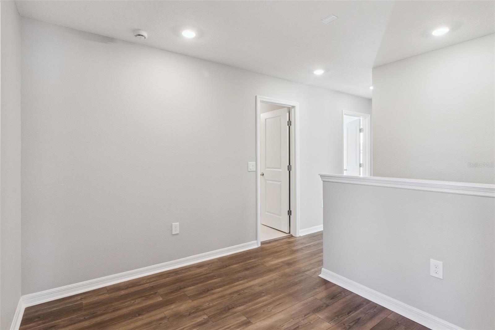 Image 11 of 20 For 1087 Silverlake Boulevard