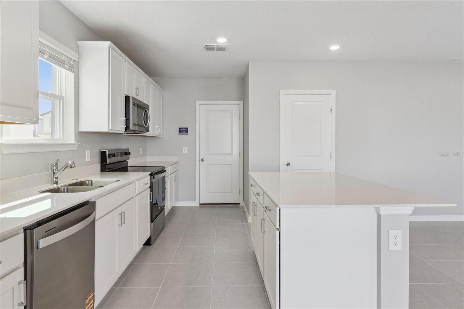 Image 2 of 20 For 1087 Silverlake Boulevard