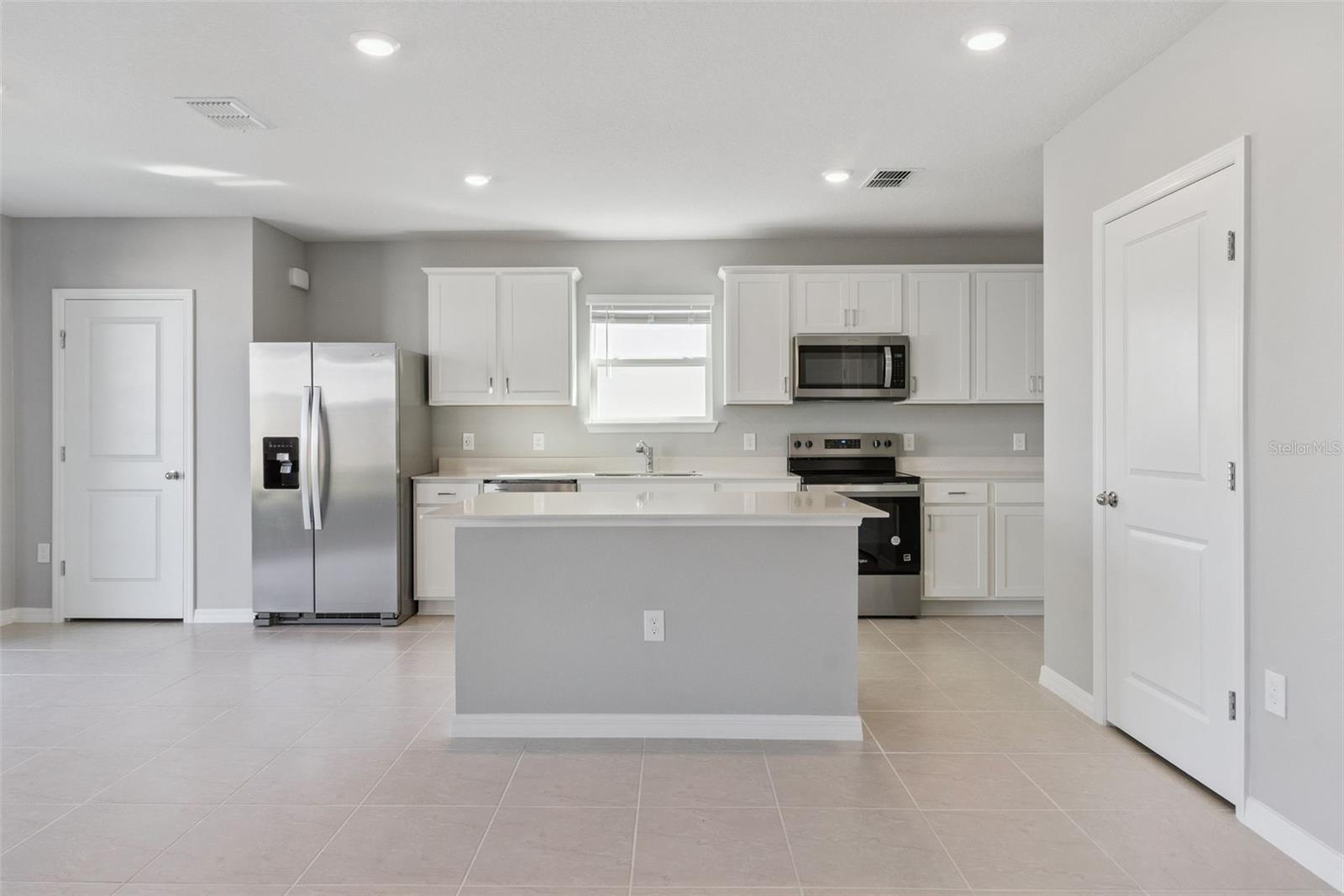 Image 3 of 20 For 1087 Silverlake Boulevard