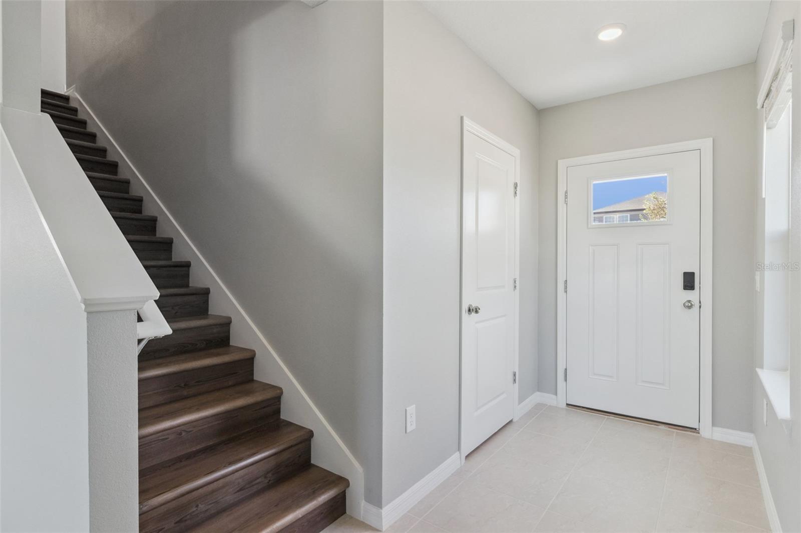 Image 9 of 20 For 1087 Silverlake Boulevard