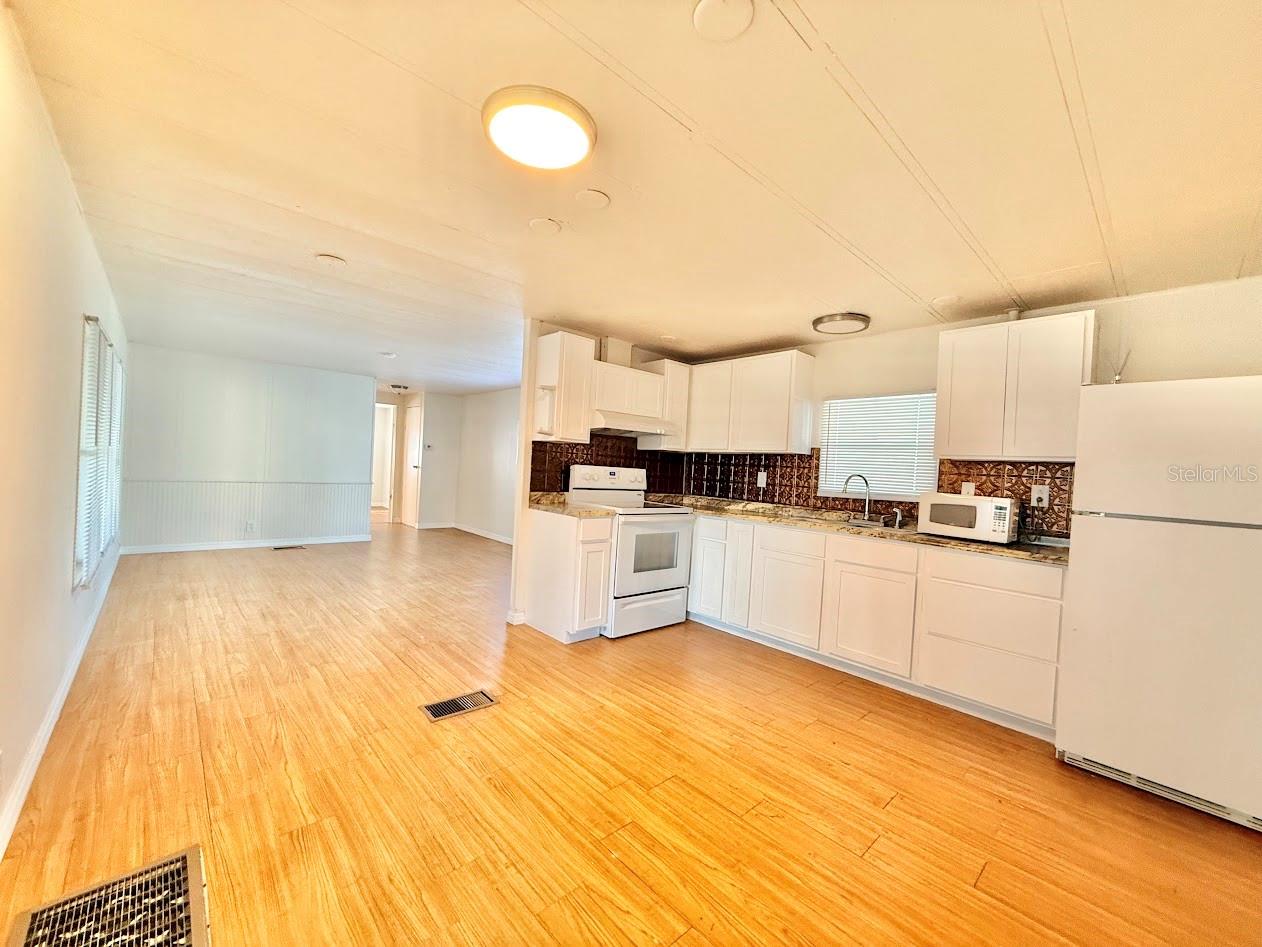 Image 4 of 8 For 927 Village Drive