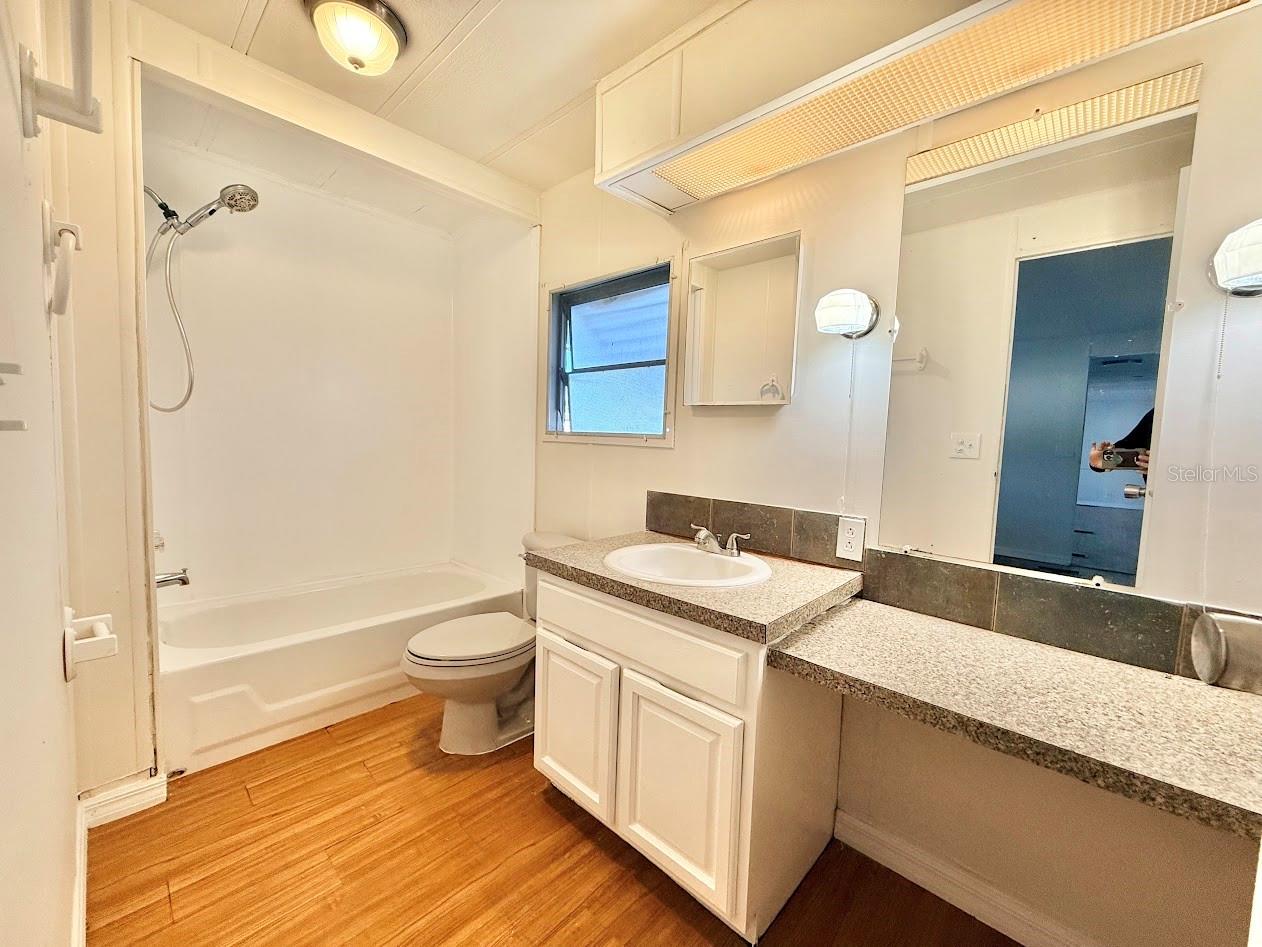 Image 6 of 8 For 927 Village Drive