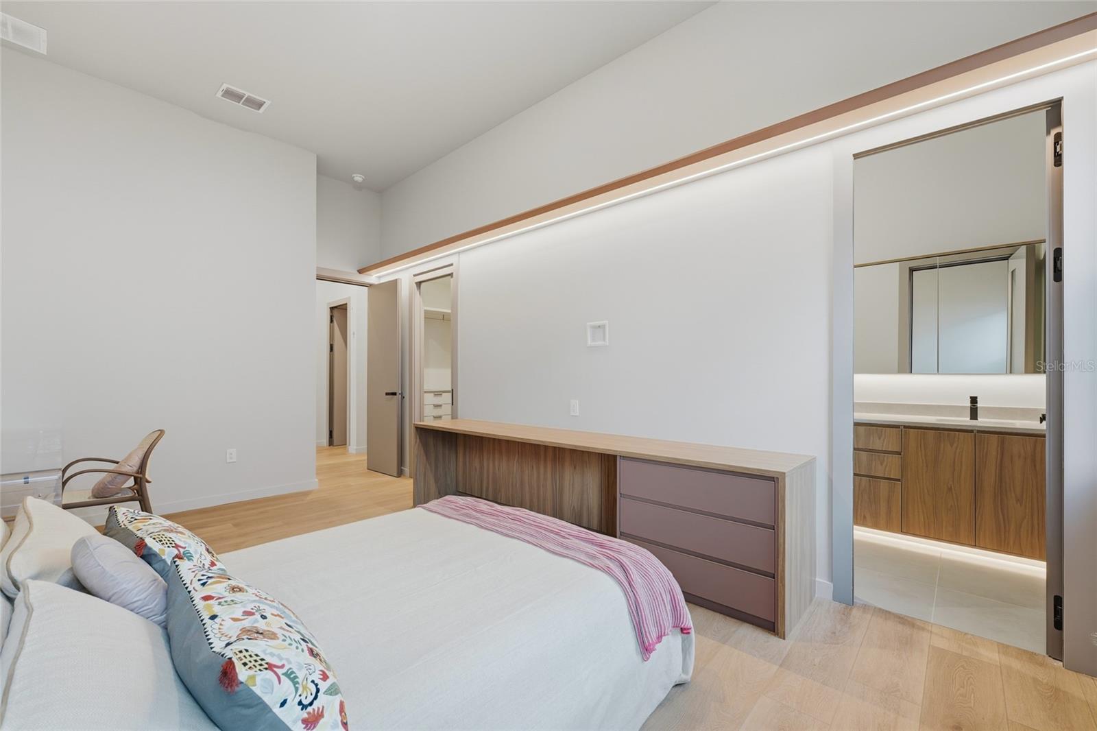 Image 28 of 58 For 15125 Pendio Drive