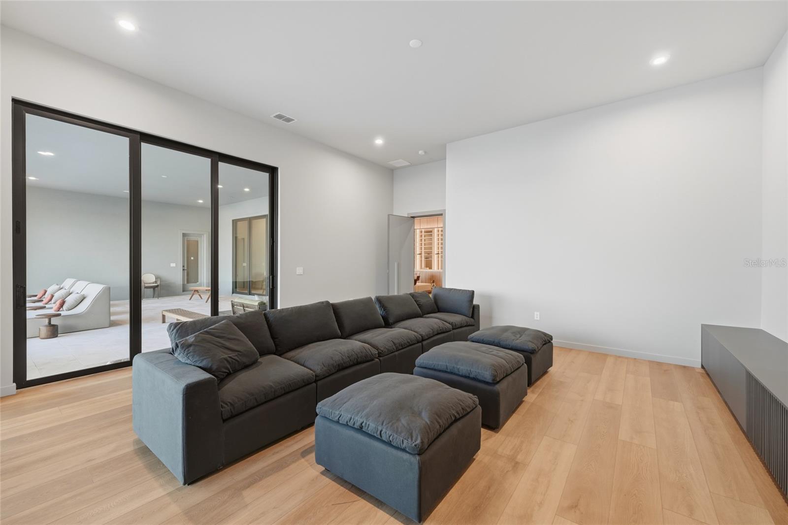 Image 31 of 58 For 15125 Pendio Drive